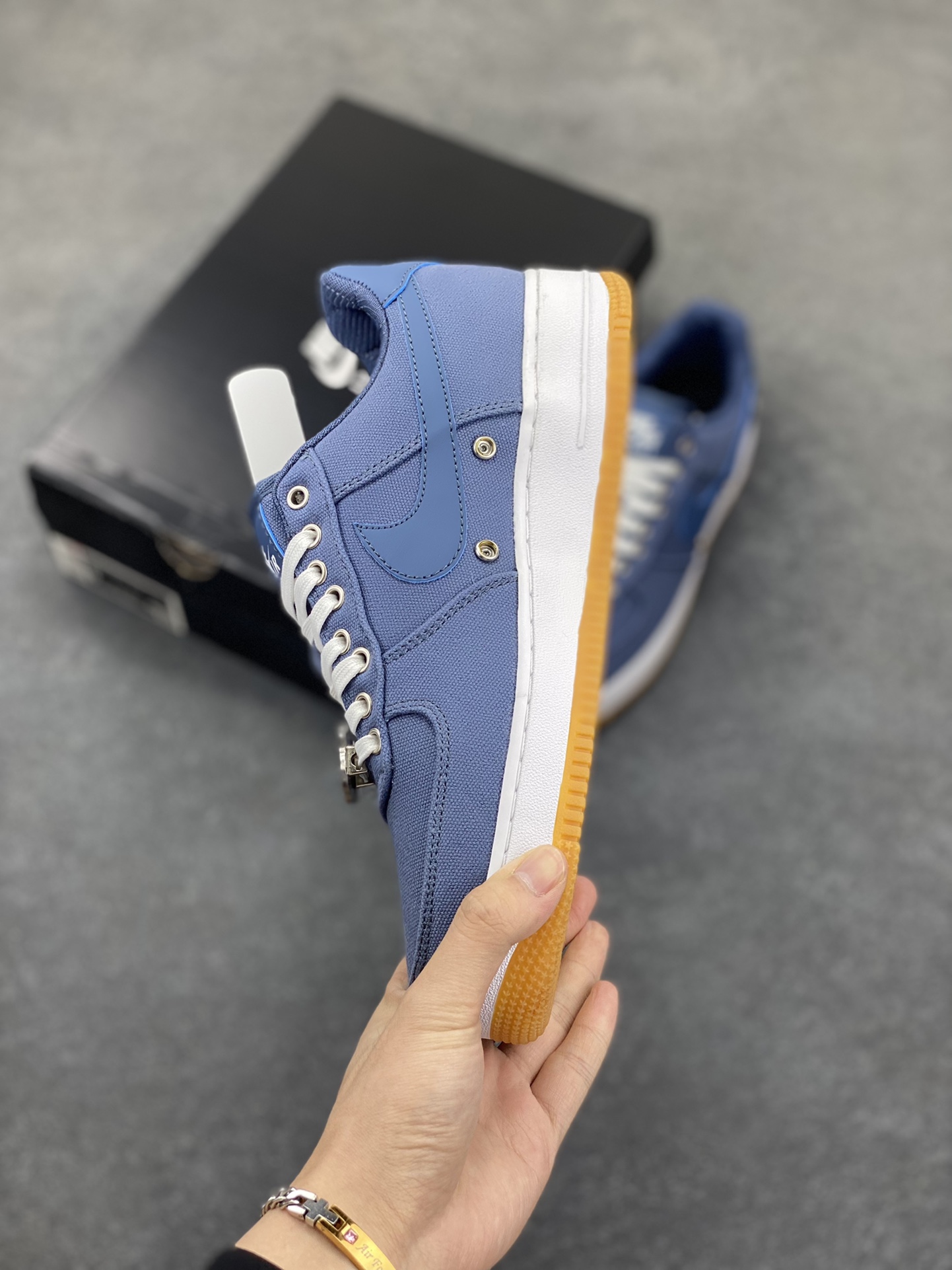 图片[3]-Nike Air Force 1 Low 空军一号低帮百搭休闲运动板鞋。柔软、弹性十足的缓震性能和出色的中底设计，横跨复古与现代的外型结合，造就出风靡全球三十多年的Force 1，直到今天还深受青睐。 货号：FJ4434-491 尺码：36 36.5 37.5 38 38.5 39 40 40.5 41 42 42.5 43 44 44.5 45-选品中心