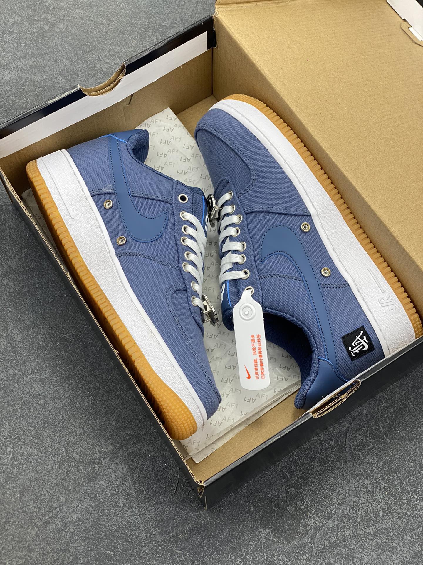 图片[9]-Nike Air Force 1 Low 空军一号低帮百搭休闲运动板鞋。柔软、弹性十足的缓震性能和出色的中底设计，横跨复古与现代的外型结合，造就出风靡全球三十多年的Force 1，直到今天还深受青睐。 货号：FJ4434-491 尺码：36 36.5 37.5 38 38.5 39 40 40.5 41 42 42.5 43 44 44.5 45-选品中心