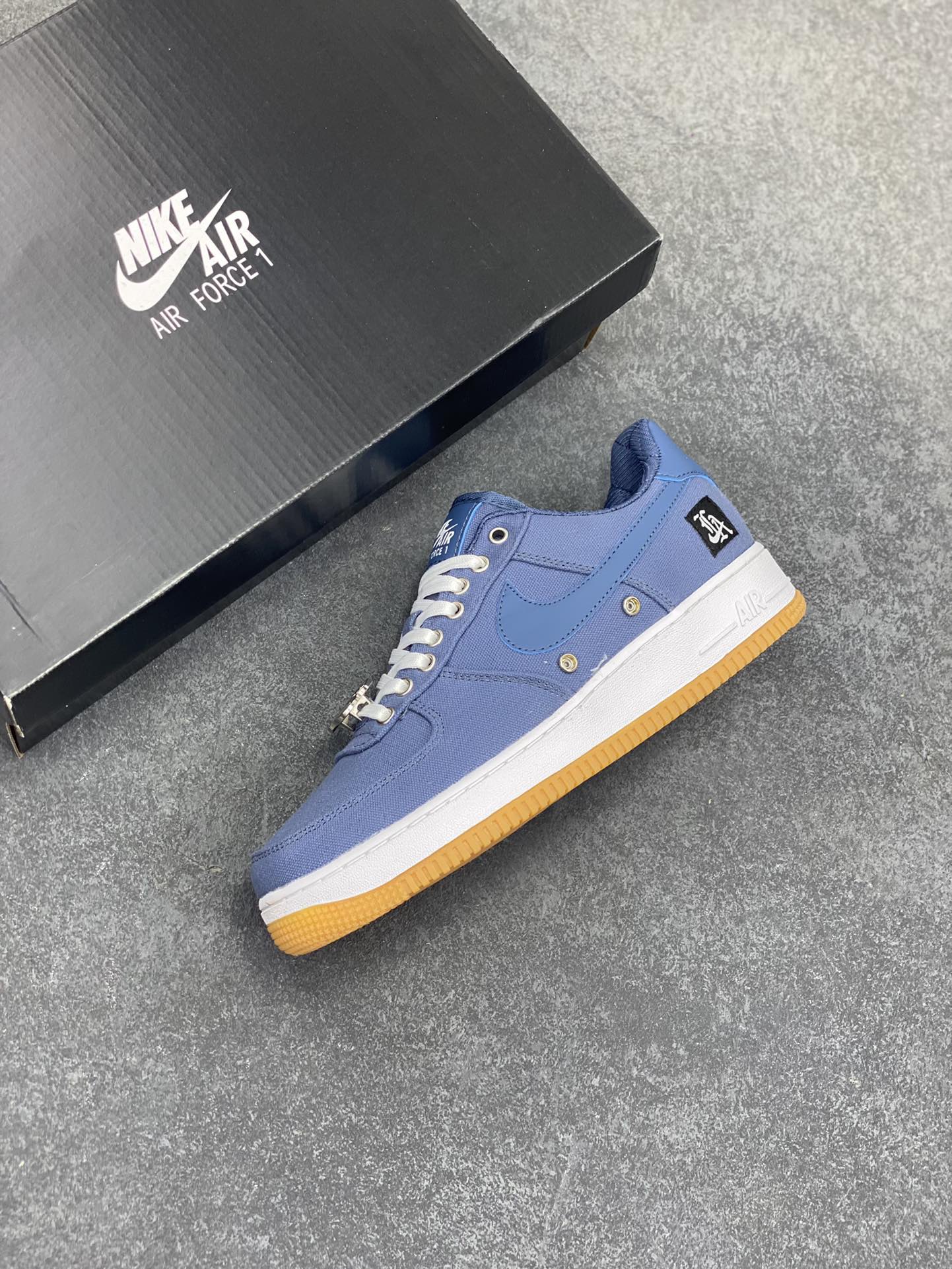 图片[7]-Nike Air Force 1 Low 空军一号低帮百搭休闲运动板鞋。柔软、弹性十足的缓震性能和出色的中底设计，横跨复古与现代的外型结合，造就出风靡全球三十多年的Force 1，直到今天还深受青睐。 货号：FJ4434-491 尺码：36 36.5 37.5 38 38.5 39 40 40.5 41 42 42.5 43 44 44.5 45-选品中心