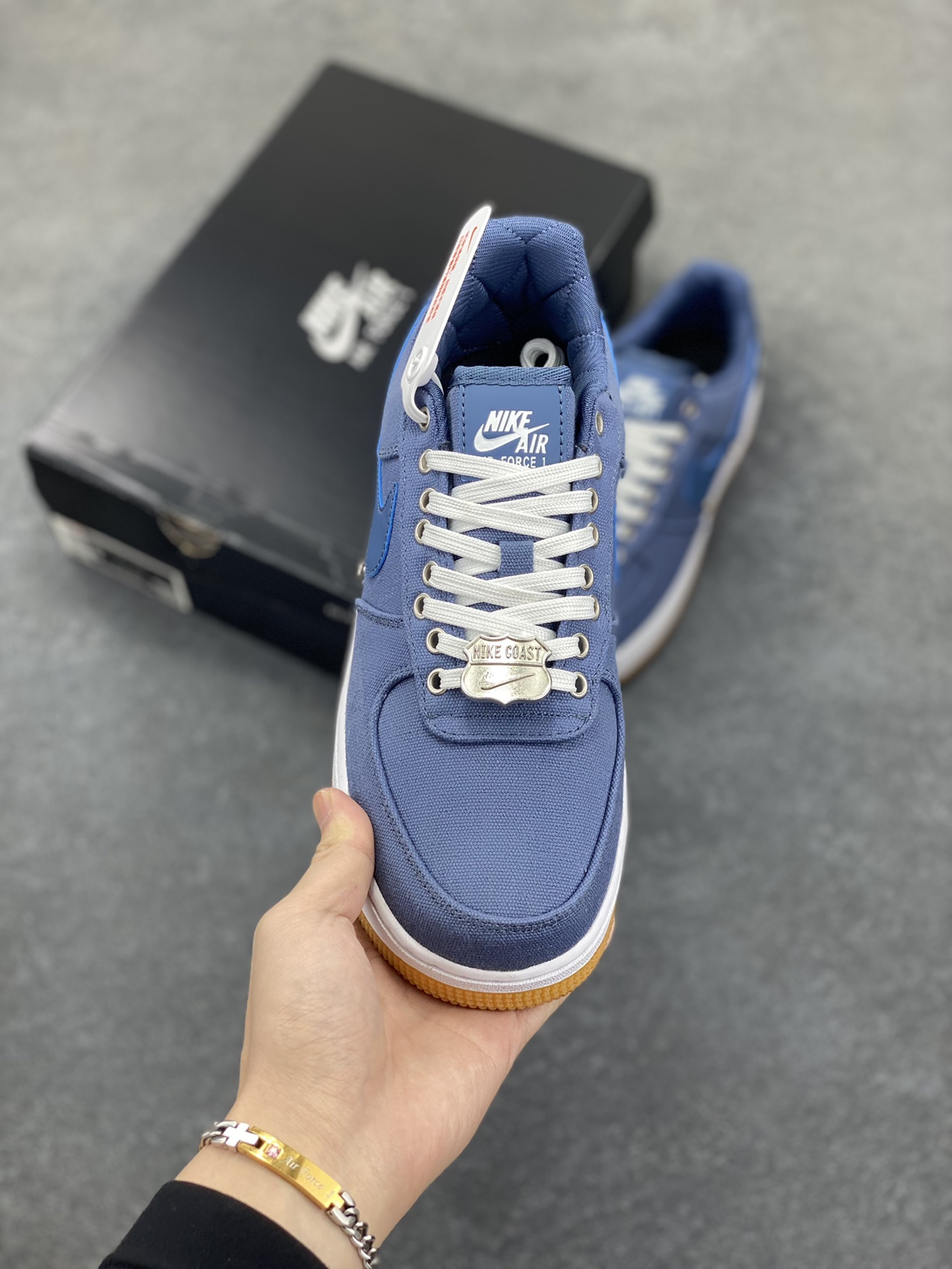 图片[2]-Nike Air Force 1 Low 空军一号低帮百搭休闲运动板鞋。柔软、弹性十足的缓震性能和出色的中底设计，横跨复古与现代的外型结合，造就出风靡全球三十多年的Force 1，直到今天还深受青睐。 货号：FJ4434-491 尺码：36 36.5 37.5 38 38.5 39 40 40.5 41 42 42.5 43 44 44.5 45-选品中心