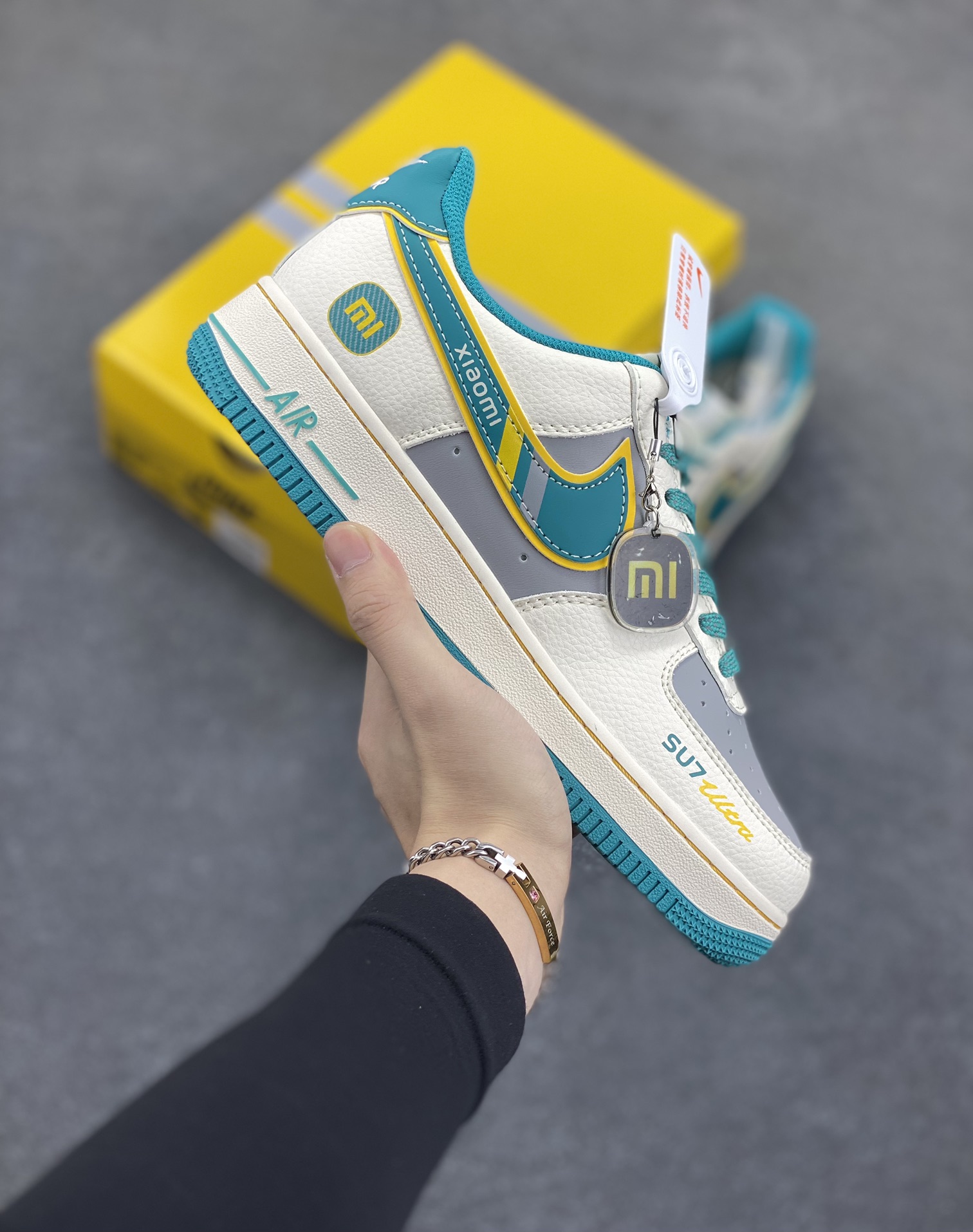 NIke Air Force 1 \'07 Low “xiaomi联名——海湾蓝”空军一号 低帮 运动鞋 休闲鞋 折边针车 工艺难度大 原楦头原纸板 原装鞋盒 定制五金配件 内置全掌气垫 原厂鞋底 货号：SS1168-208 尺码：36 36.5 37.5 38 38.5 39 40 40.5 41 42 42.5 43 44 44.5 45-选品中心
