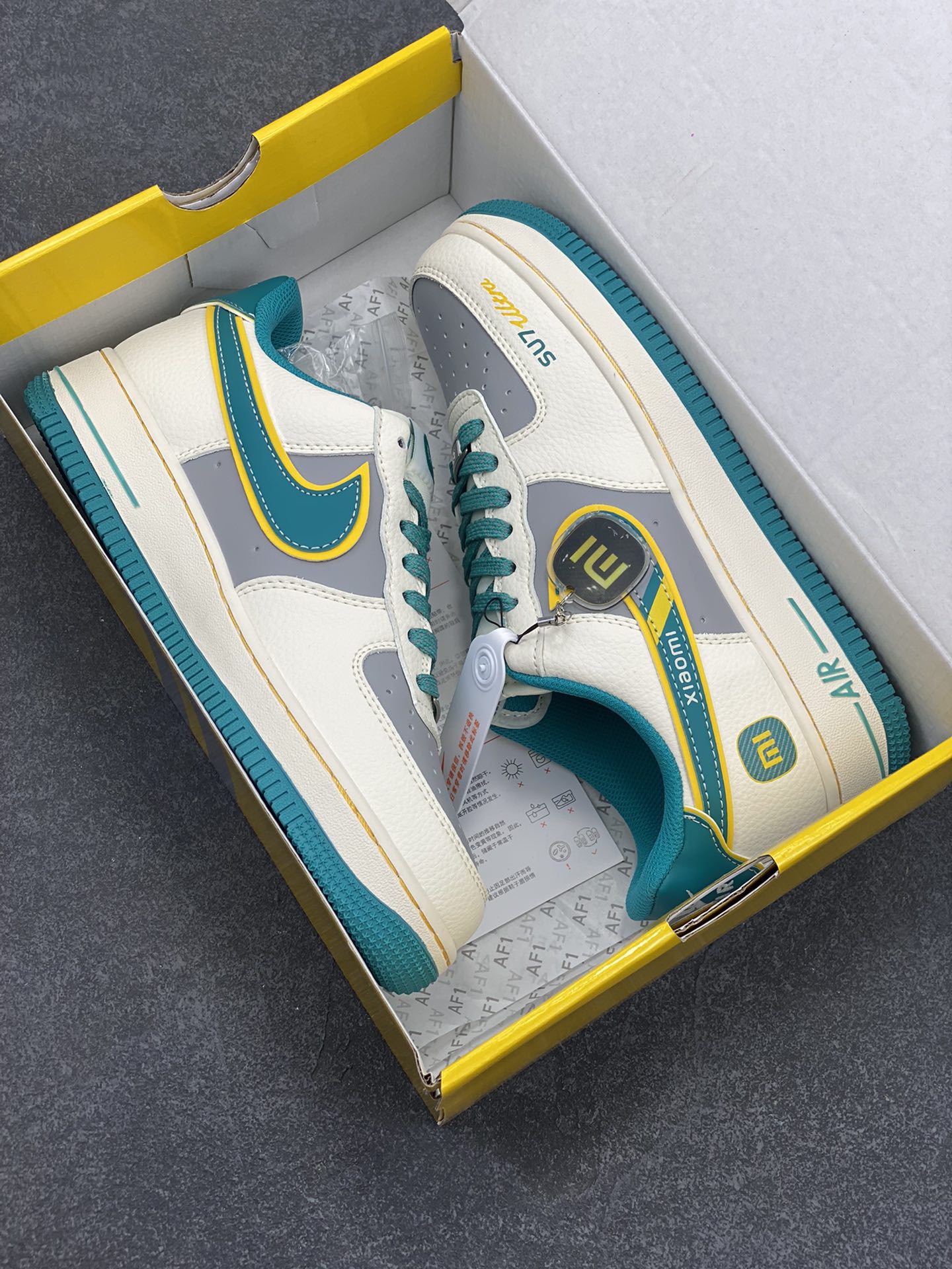 图片[9]-NIke Air Force 1 \’07 Low “xiaomi联名——海湾蓝”空军一号 低帮 运动鞋 休闲鞋 折边针车 工艺难度大 原楦头原纸板 原装鞋盒 定制五金配件 内置全掌气垫 原厂鞋底 货号：SS1168-208 尺码：36 36.5 37.5 38 38.5 39 40 40.5 41 42 42.5 43 44 44.5 45-选品中心