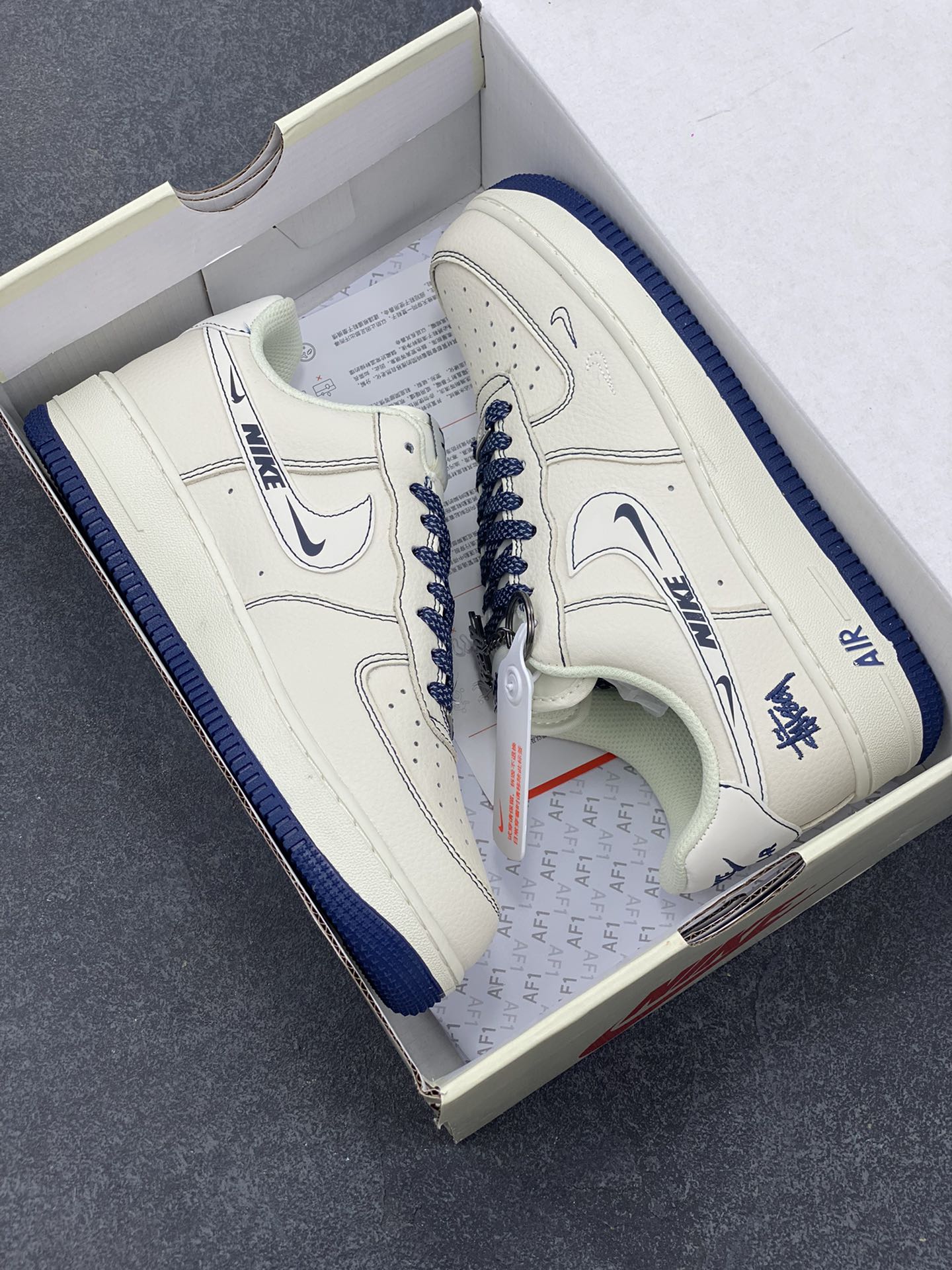 图片[9]-Nike Air Force 1 Low 空军一号低帮百搭休闲运动板鞋。柔软、弹性十足的缓震性能和出色的中底设计，横跨复古与现代的外型结合，造就出风靡全球三十多年的Force 1，直到今天还深受青睐。 货号：HH7518-063 尺码：36 36.5 37.5 38 38.5 39 40 40.5 41 42 42.5 43 44 44.5 45-选品中心