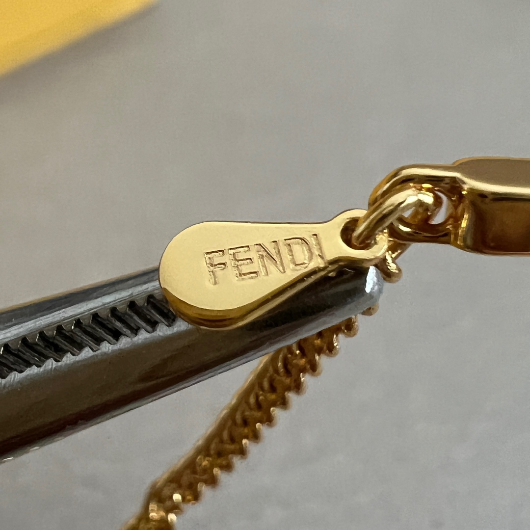 Luxurious Fendi Bracelets: High-End Custom Design for a Stylish Look at ¥340 - 图片 6