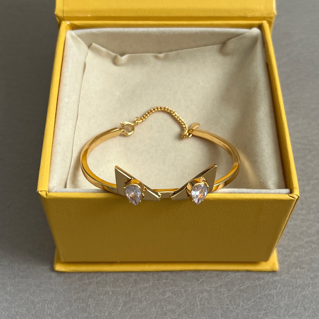 Luxurious Fendi Bracelets: High-End Custom Design for a Stylish Look at ¥340 - 图片 2