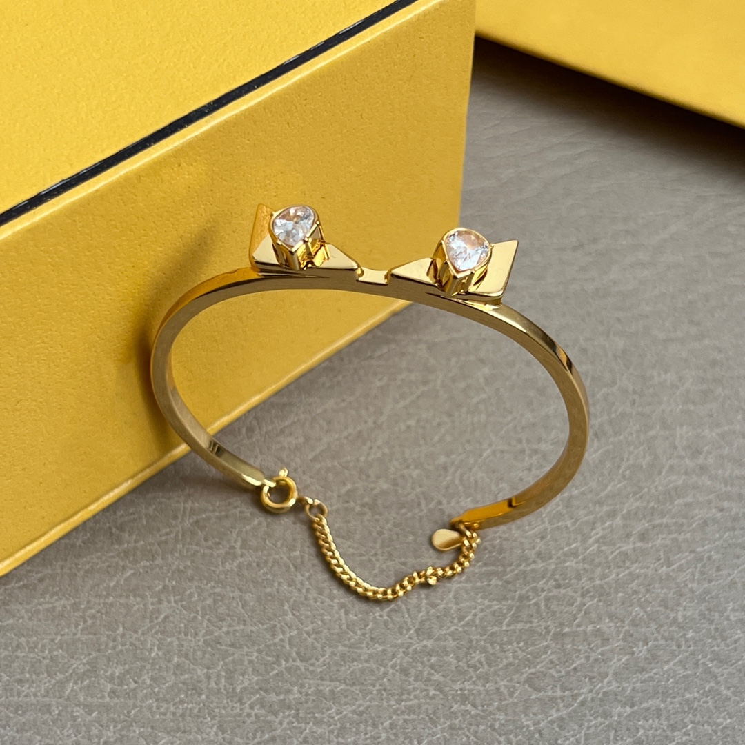 Luxurious Fendi Bracelets: High-End Custom Design for a Stylish Look at ¥340 - 图片 5