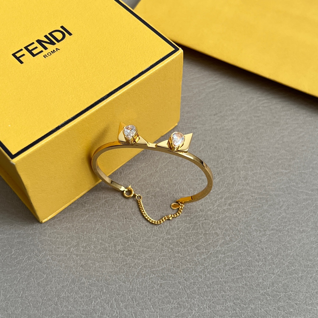 Luxurious Fendi Bracelets: High-End Custom Design for a Stylish Look at ¥340 - 图片 3