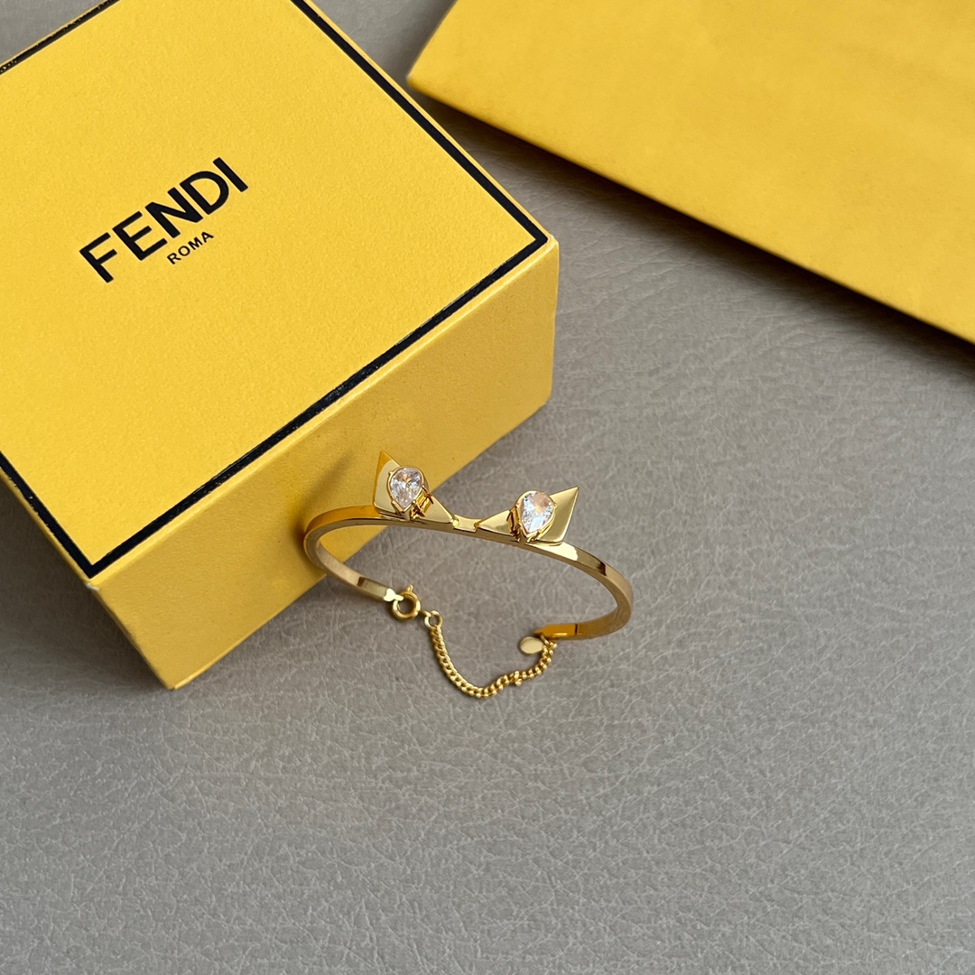 Luxurious Fendi Bracelets: High-End Custom Design for a Stylish Look at ¥340 - 图片 1