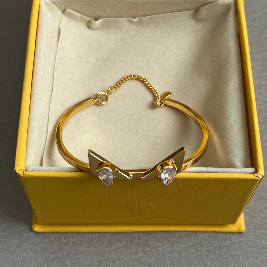 Luxurious Fendi Bracelets: High-End Custom Design for a Stylish Look at ¥340 - 图片 4