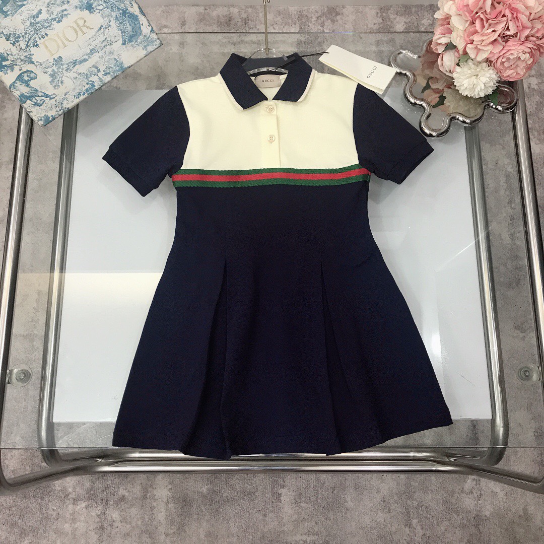 NO:337511,[Spot delivery] GUCC* Limited Series Polo Small Lapel Dress Exquisite Model Original 1:1 Creation of Navy Blue Spliced ​​Apricot Contrast Design Elegant and Temperament Style Simple and Not Simple Front Detailed Shell Button Replica Logo Shows Playful and Cute ~ Soft and Comfortable, Skin-friendly, Not Tie-fitting, Excellent Upper Body Effect, A must-have artifact for the princess~ Color Hidden Blue Size Size--130-140-150 [CM] Counter Packaging 70, Clothes, Gucci, Skirts,19860909【现货发】   GUCC*限定系列 Polo小翻领连衣裙 精致款 原版1:1打造 藏蓝色拼接杏色撞色设计高雅气质款 简单不简约前排精致贝壳纽扣复刻logo 尽显俏皮可爱～柔顺舒适 亲肤不扎 上身效果极好 公主的必备神器～ 颜色藏蓝色  size尺码--130-140-150【CM】 专柜包装70,衣服,gucci,skirts,,Children's