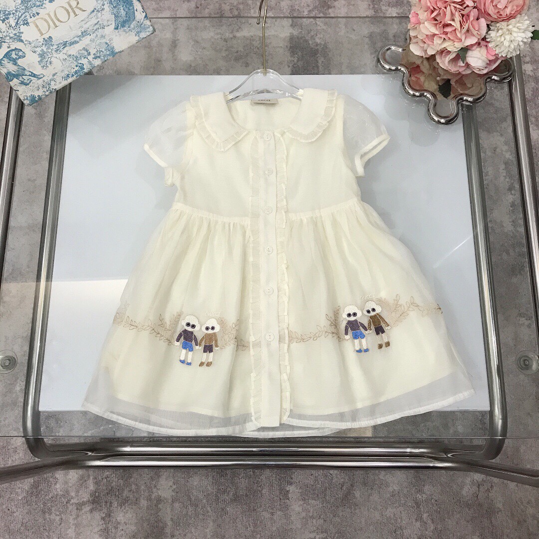 NO:337533,[Spot shipment] Size 90- GUCC* Limited series ~ A heavy-duty style for girls' dress with small lapels ~ the whole body is made of super soft and delicate lace mesh with soft cotton inner base Exquisite shell logo replica button accessories High-end heavy-industry embroidery technology on the skirt hem The upper body is soft and comfortable, skin-friendly and not tied, the upper body is excellent The princess's must-have artifact~ size size 90--110-120-130-140-[CM] Counter packaging 70, clothes, gucci, skirts,19860909【现货发】  尺寸90- GUCC* 限定系列～小翻领女童连衣裙重工打造的一款～全身采用超柔软细腻的蕾丝网纱打造搭配柔纯棉内里打底 精致贝壳logo复刻纽扣配饰 裙下摆高级重工刺绣工艺 上身柔顺舒适 亲肤不扎 上身效果极好 公主的必备神器～  size尺码90--110-120-130-140-【CM】 专柜包装70,衣服,gucci,skirts,,Children's