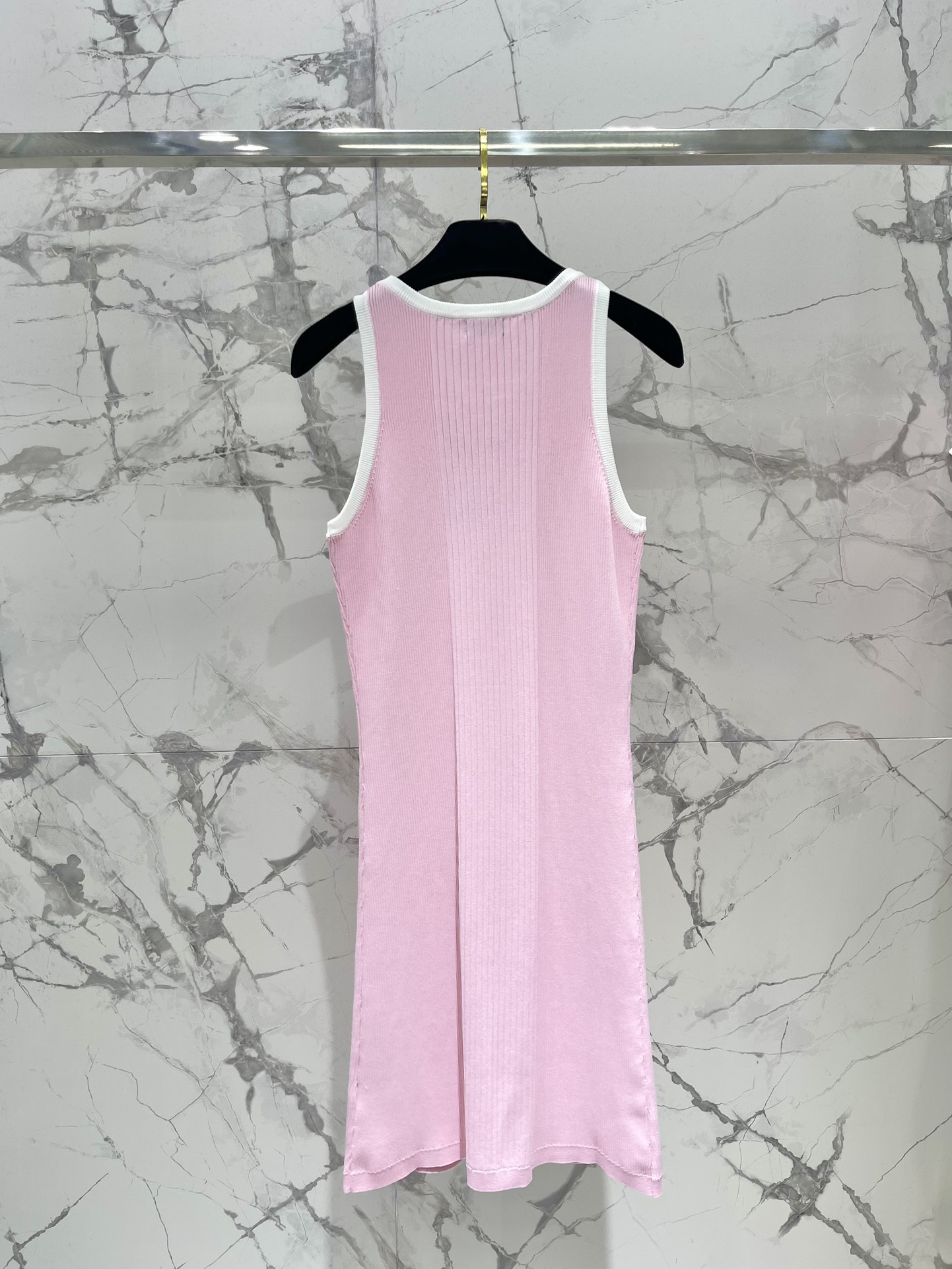𝗖𝗛𝗔𝗡𝗘*小香25新款coco beach沙滩系列横纹连衣裙

设计真的是太美了！👗😍 横纹的设计，经