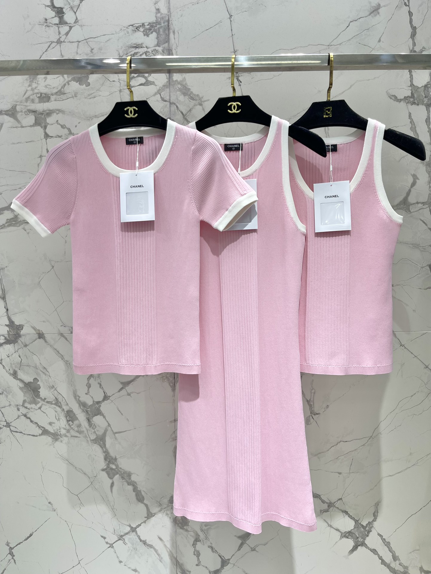 𝗖𝗛𝗔𝗡𝗘*小香25新款coco beach沙滩系列横纹连衣裙

设计真的是太美了！👗😍 横纹的设计，经