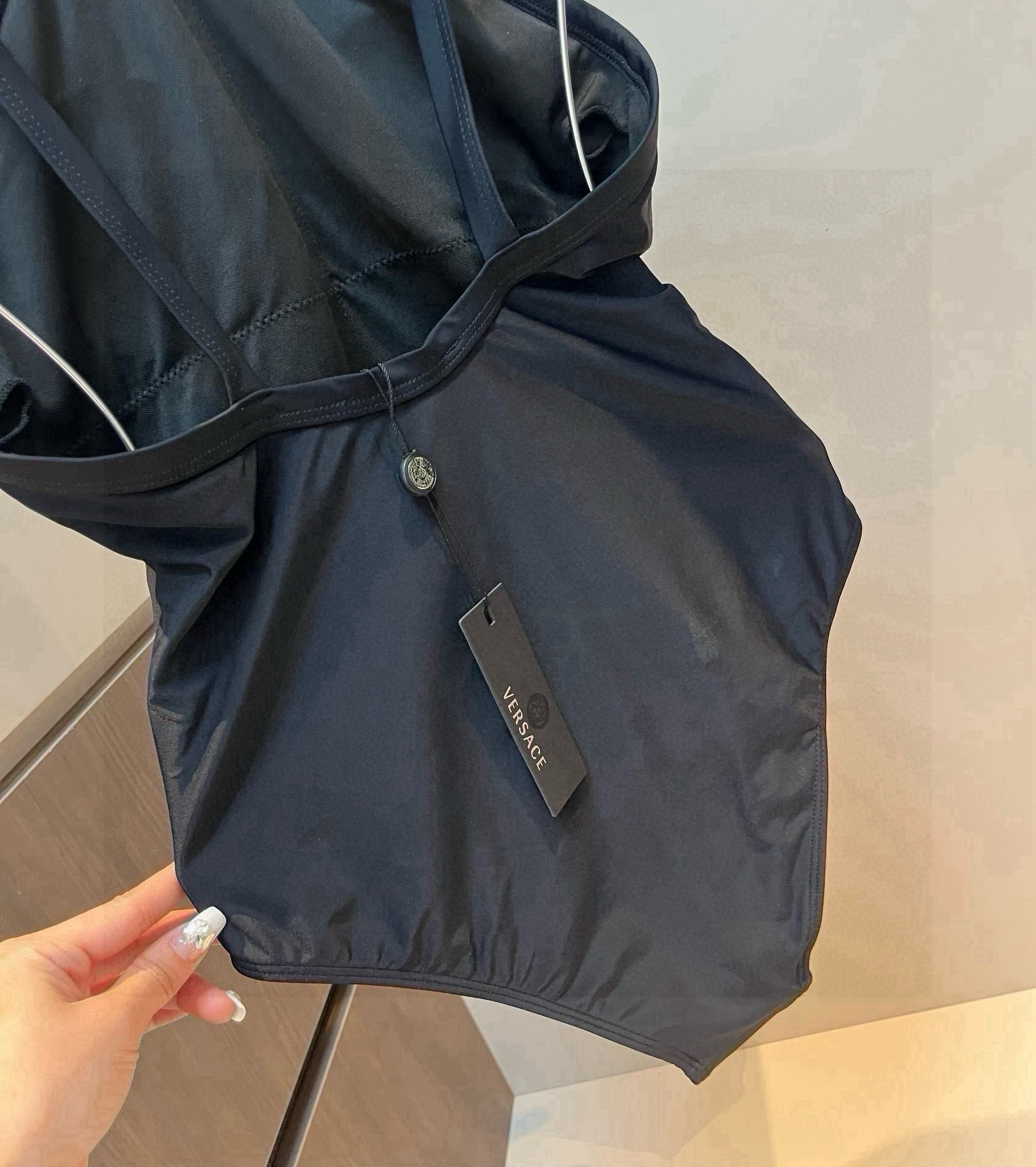 。
范思哲官方新款泳衣比基尼👙，高端定制，S M L XL