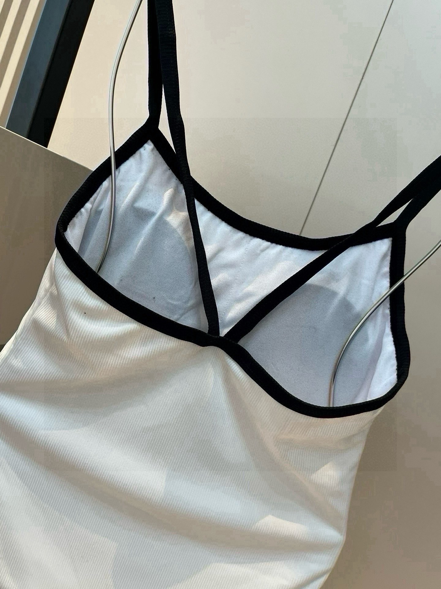 。
Chanel香奈儿新款连体泳衣  😍🥰适合多种场景的游泳衣🏊‍♀️海边 游泳池 温泉 水上乐园 漂流