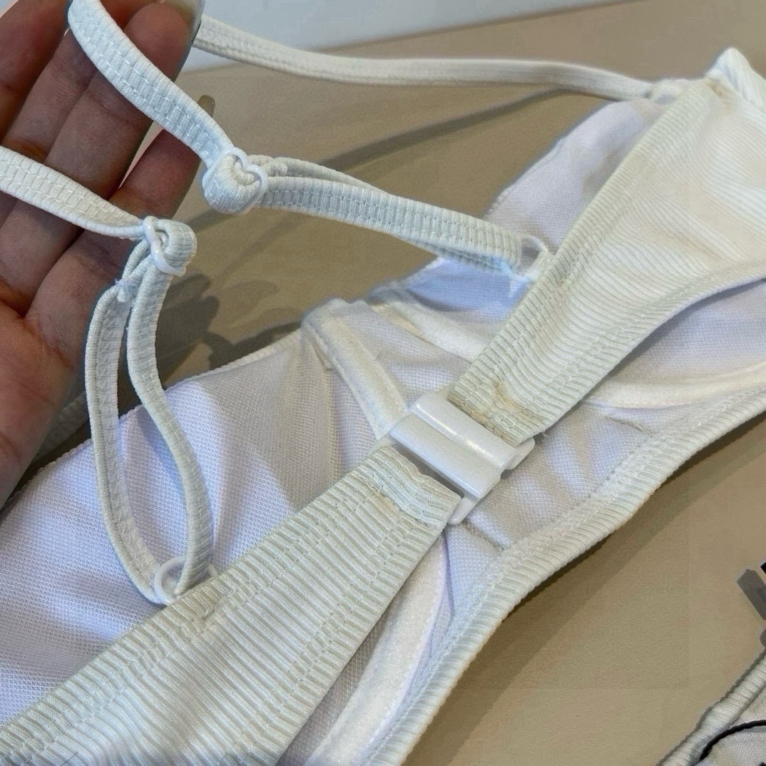 。
MiuMiu缪缪官方新款泳衣比基尼👙，高端定制，S M L XL