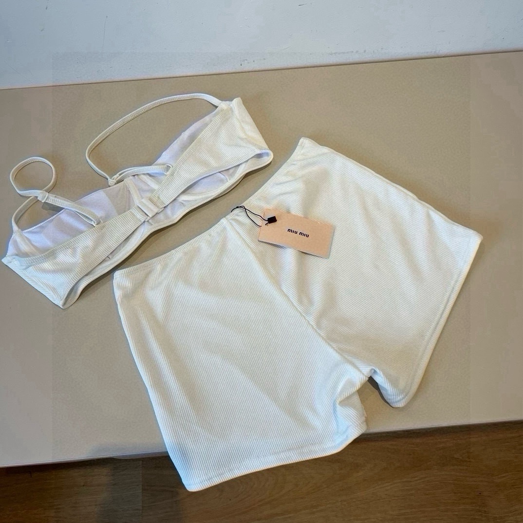 。
MiuMiu缪缪官方新款泳衣比基尼👙，高端定制，S M L XL