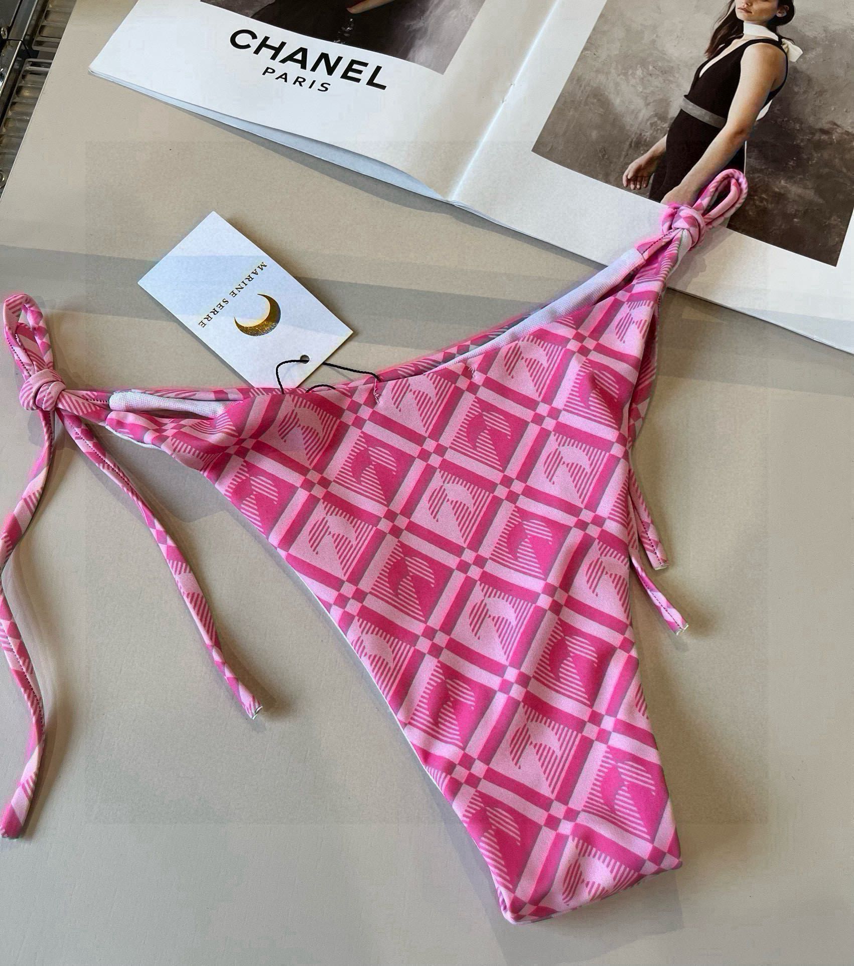 。

MARINE SERRA潮牌比基尼👙
