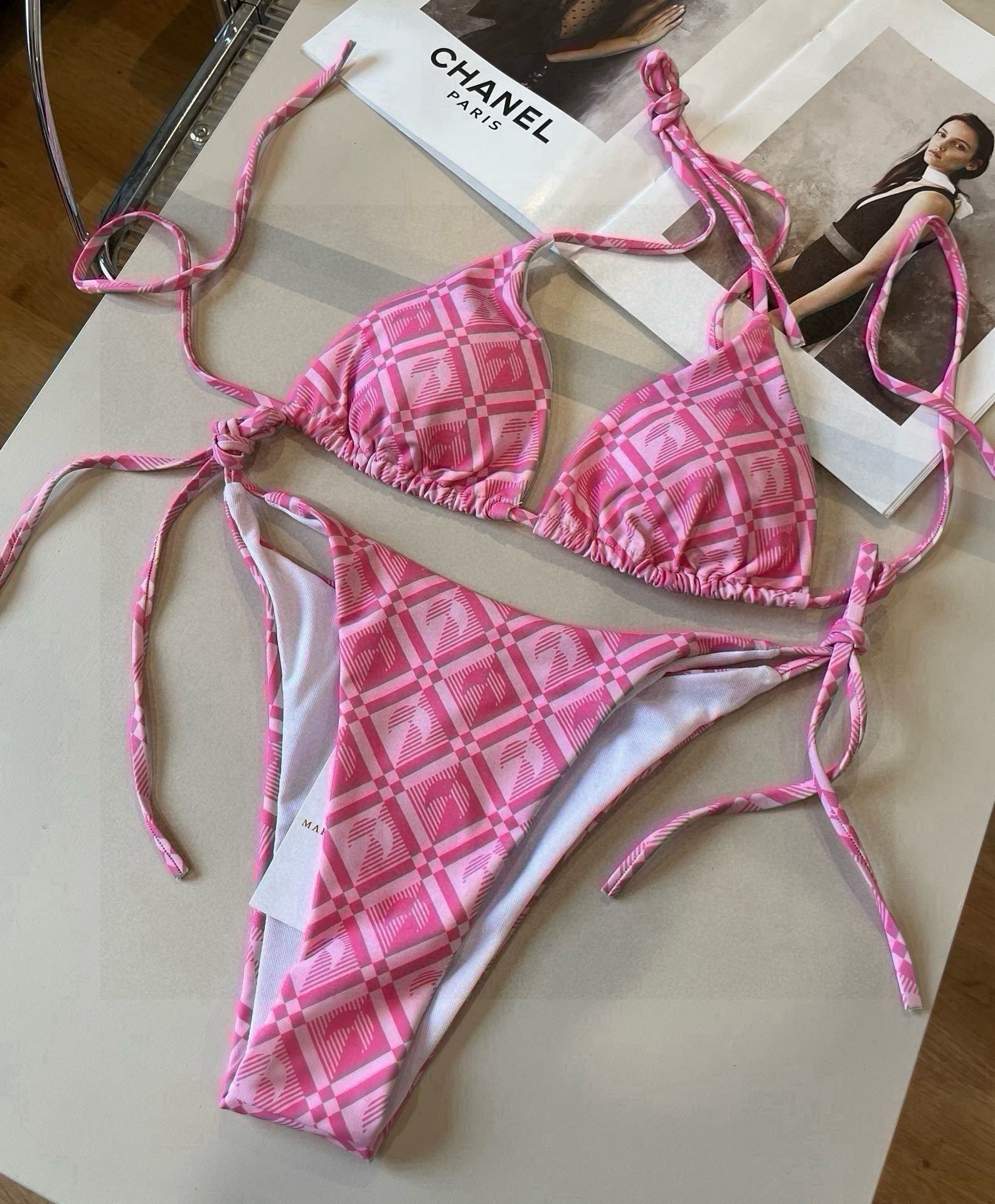 。

MARINE SERRA潮牌比基尼👙