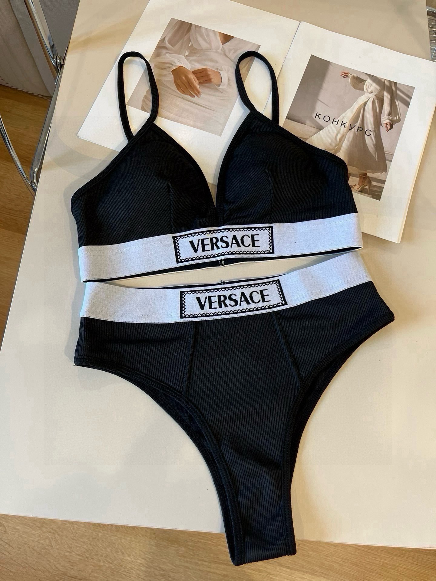 。
Versac*新款织带比基尼分体泳衣套装 黑色白色ＳＭＬ