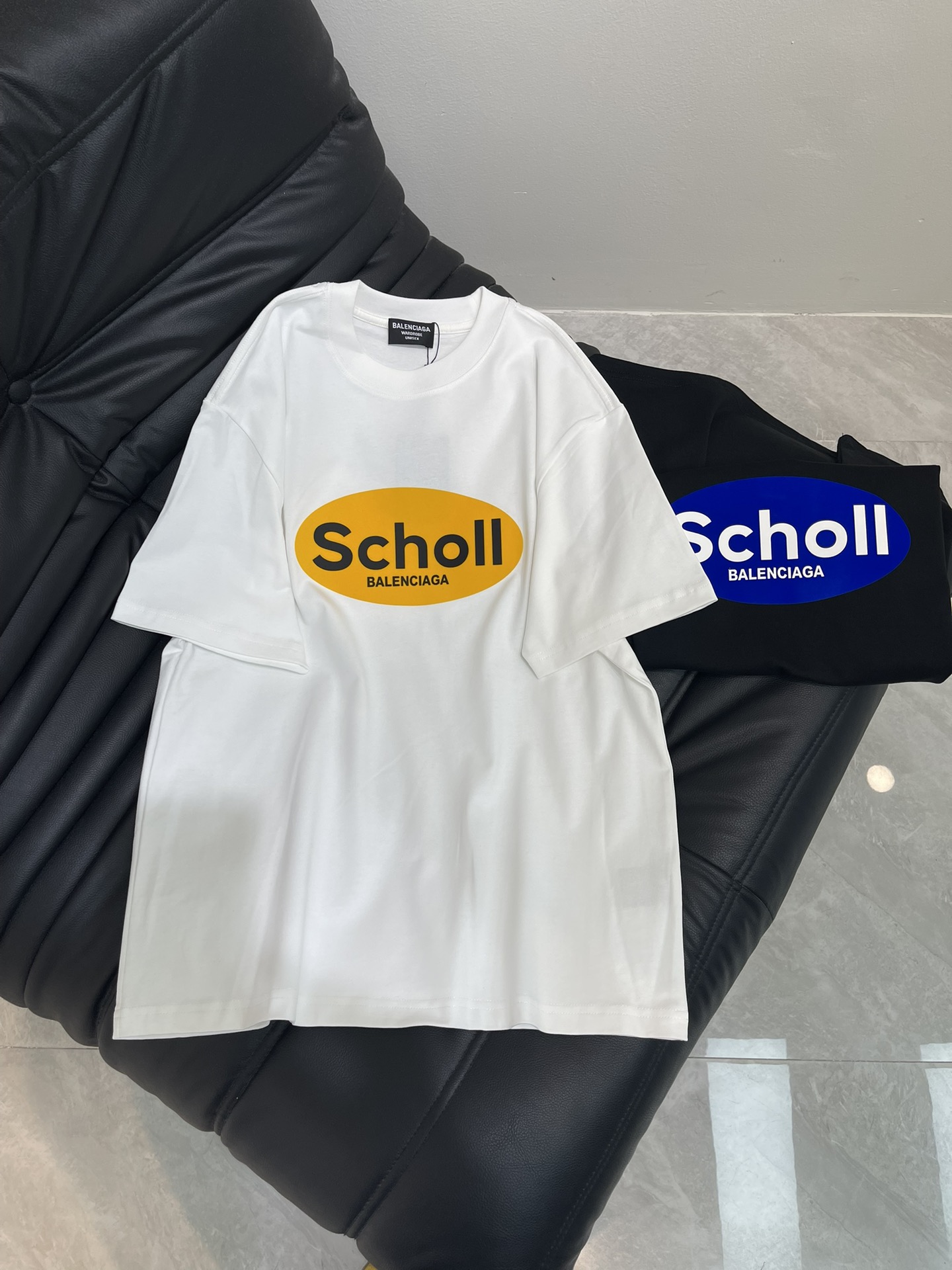 NO:424721,Blane *25 new short-sleeved T-shirt, 3D printed three-dimensional, absolute, details, neat wiring, high-end and design sense, fashionable and versatile, using high-volume combed cotton, soft and skin-friendly to the touch, super comfortable to wear with close body, breathable and won’t sweat at all. The same style for men and women!  Color black white Size: S-XL, T-shirt,tees, t-shirt,alexander wang19860909Blane *25新款短袖T恤,3D印花立体感十足 绝绝子,细节 走线工整,高级感与设计感狠狠拿捏,时尚百搭款,采用高支数精梳棉,摸起来柔软亲肤,贴身穿超级舒服,透气性一绝,完全不会闷汗.男女同款！ 颜色黑色 白色 尺码:S-XL,,T-shirt,tees，t-shirt,alexander wang,Women's clothing