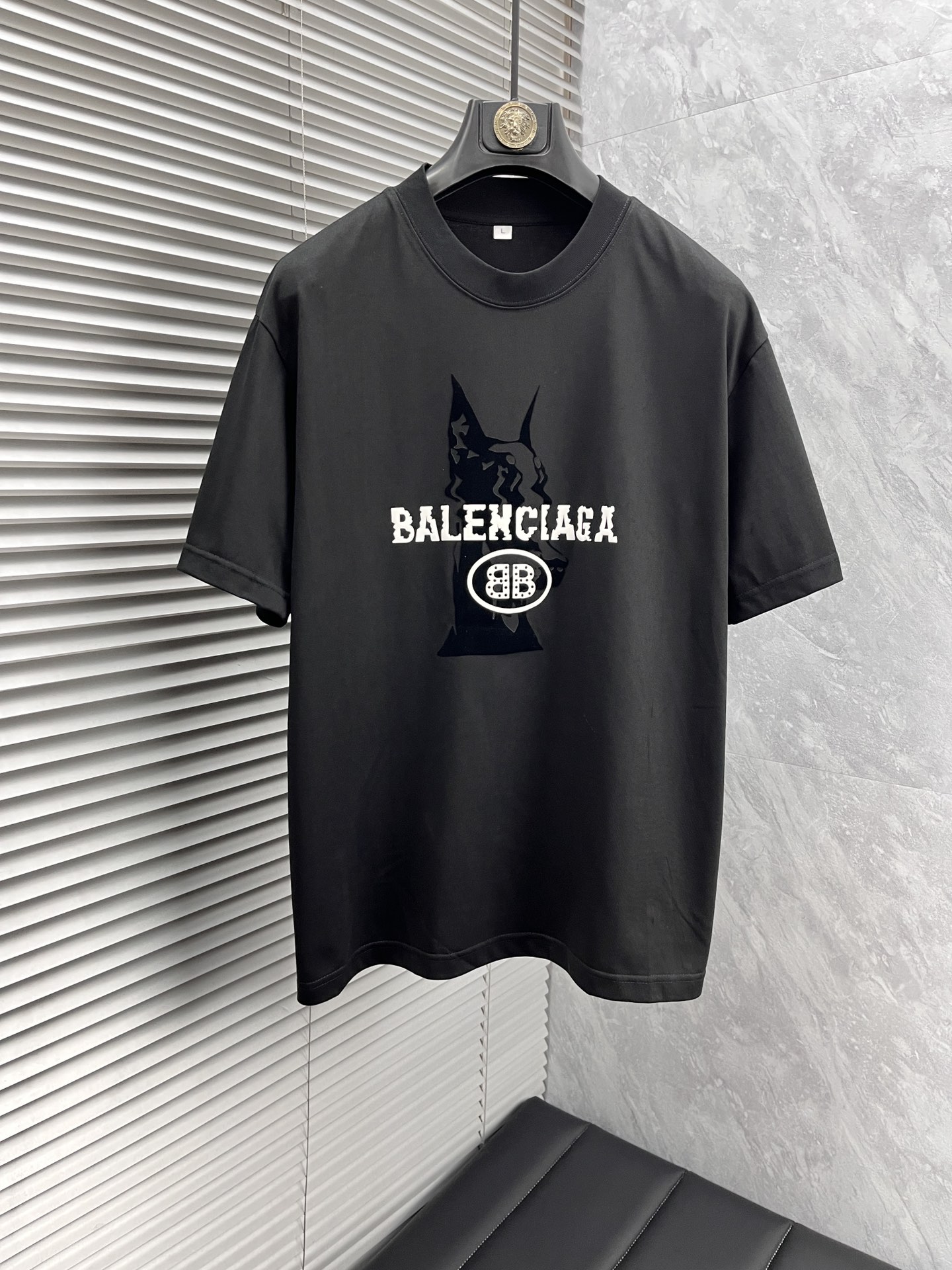 NO:509148,Paris''s high-quality pure cotton short-sleeved T-shirt in spring and summer, top-quality original orders, current latest craftsmanship requirements, top-level orders require car line workmanship, super easy to match, top-level customization, matching details of the whole piece, quality and tailoring design are all first-class, custom imported pure cotton fabrics!  Full of style, light and versatile color matching. M-4XL, placing an order to report height and weight, T-shirt, tees, t-shirt, alexander wang19860909巴黎世‘’ss春夏高品质纯棉短袖T恤,顶级原单品质,当下最新工艺要求,顶级订单要求车线做工,超级好搭配,顶级定制,搭配整件细节 ,品质及剪裁设计都堪称一流,定制进口纯棉面料！型格十足,配色轻熟百搭.M-4XL,下单报身高体重,,T-shirt,tees，t-shirt,alexander wang,Men's clothing