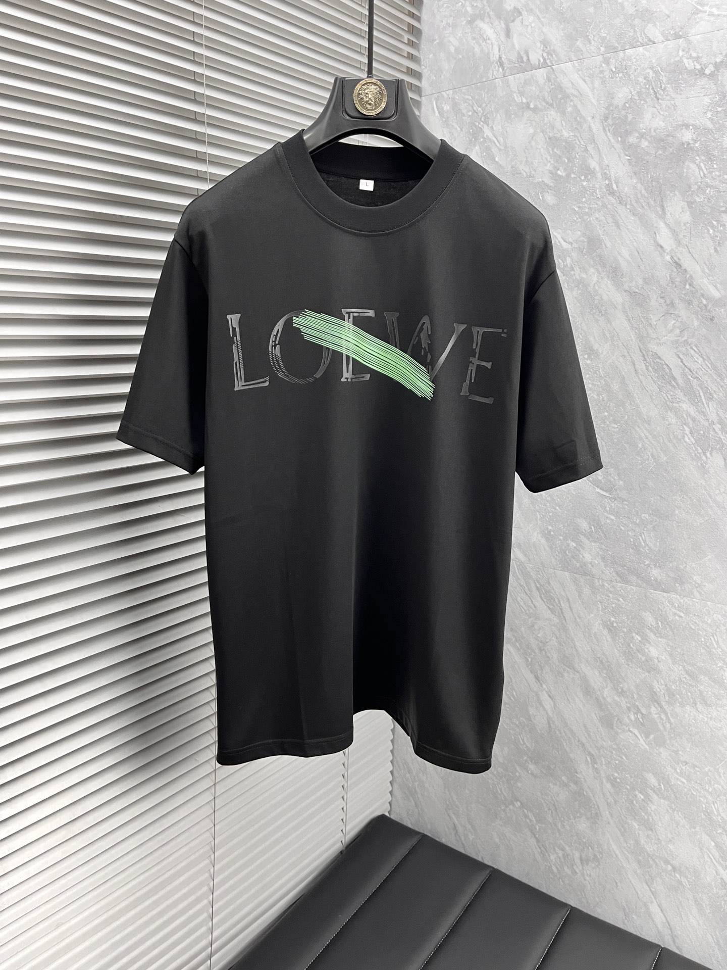 NO:509150,Luo Yi’’s high-quality pure cotton short-sleeved T-shirt in spring and summer, top-quality original orders, current latest craftsmanship requirements, top-level orders require car line workmanship, super easy to match, top-level customization, matching details of the whole piece, quality and tailoring design are all first-class, custom imported cotton fabrics!  Full of style, light and versatile color matching. M-4XL, placing an order to report height and weight, loewe, T-shirt, tees, t-shirt, alexander wang19860909罗意‘’ss春夏高品质纯棉短袖T恤,顶级原单品质,当下最新工艺要求,顶级订单要求车线做工,超级好搭配,顶级定制,搭配整件细节 ,品质及剪裁设计都堪称一流,定制进口纯棉面料！型格十足,配色轻熟百搭.M-4XL,下单报身高体重,,loewe,T-shirt,tees，t-shirt,alexander wang,Men's clothing