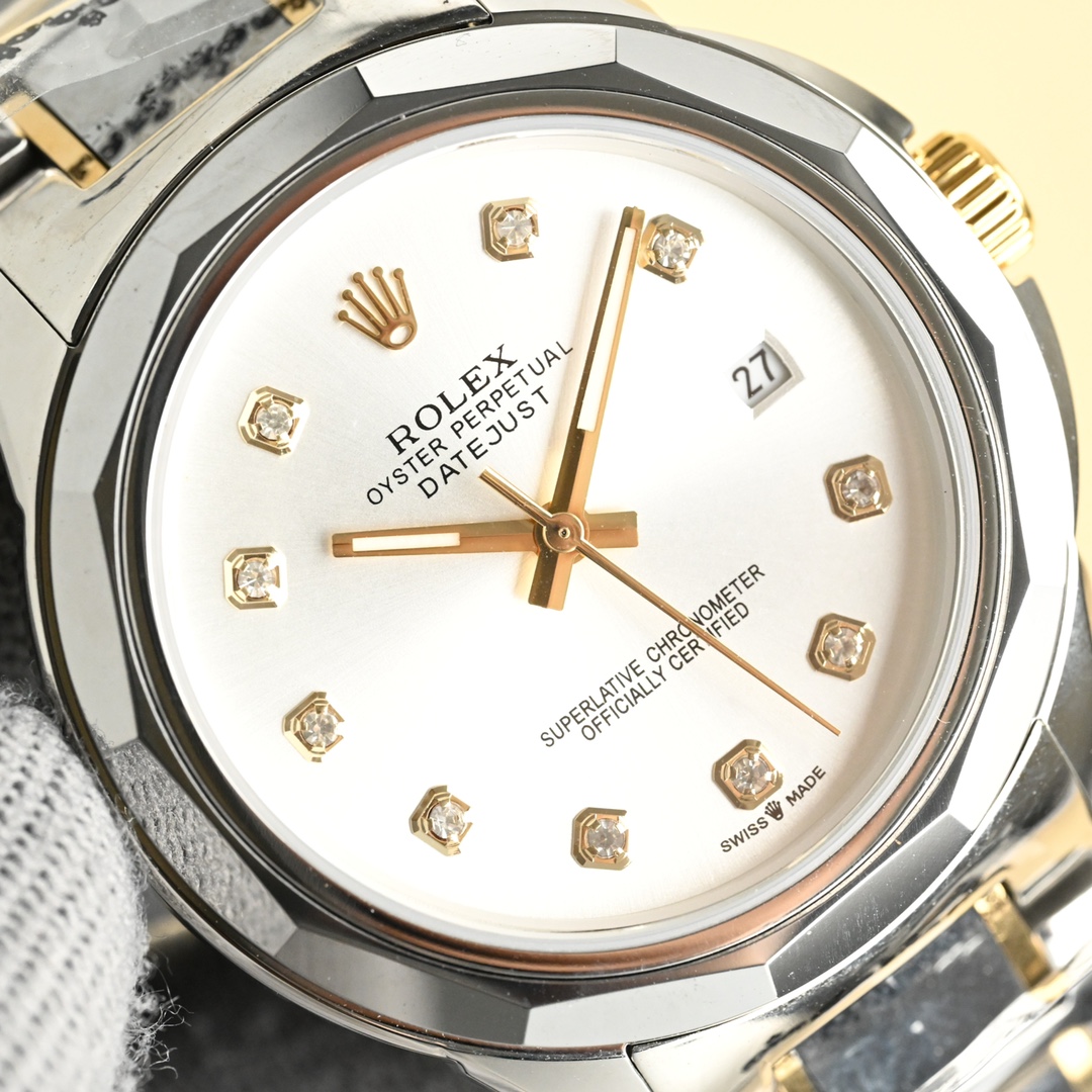 统一460💰
男装腕表劳力士-ROLEX‼️
商务休闲男士机械腕表 
进口日本原装西铁城8205
钨钢间316L精钢壳套
超级蓝宝石玻璃镜面
直径42mm 
尊贵奢华 休闲男士
生活节奏 尽在掌握