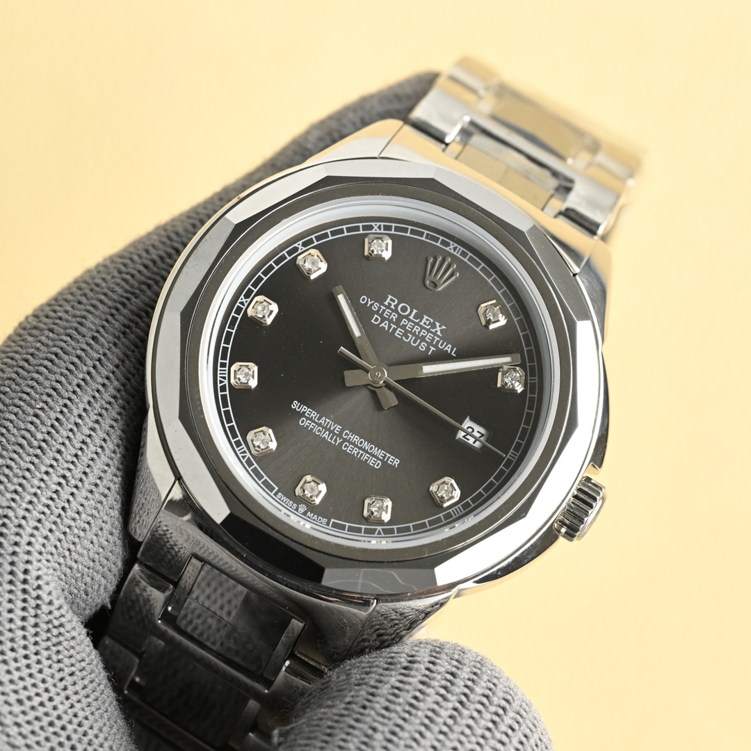 统一460💰
男装腕表劳力士-ROLEX‼️
商务休闲男士机械腕表 
进口日本原装西铁城8205
钨钢间316L精钢壳套
超级蓝宝石玻璃镜面
直径42mm 
尊贵奢华 休闲男士
生活节奏 尽在掌握