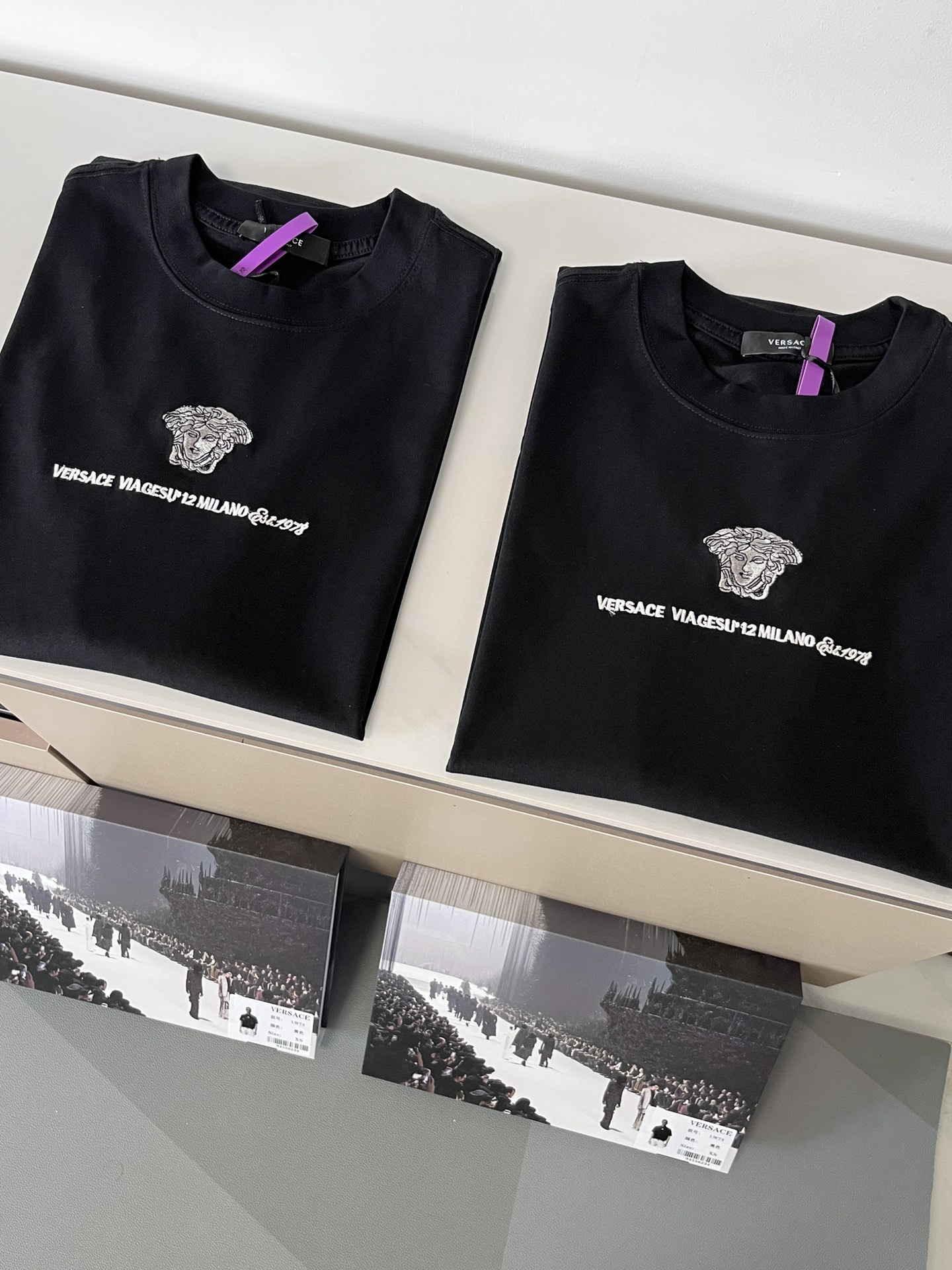 Versace 2025SS Embroidered Medusa T-Shirt - Luxurious & Comfortable