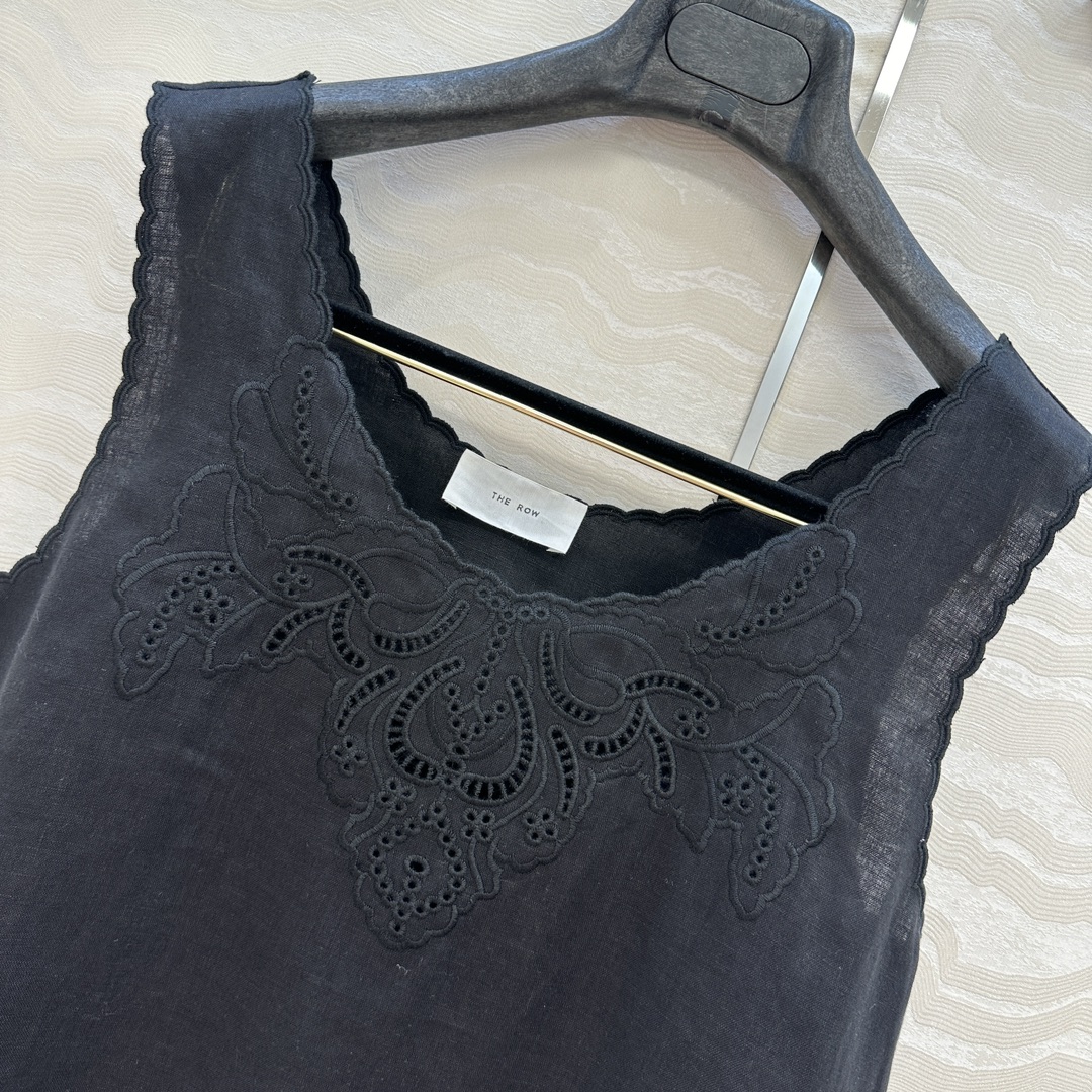 独家首发❤️原单品质，Row风长期主义。重工定位花缕空万针刺绣亚麻背心！气质度假风。前后全定位包边立体刺