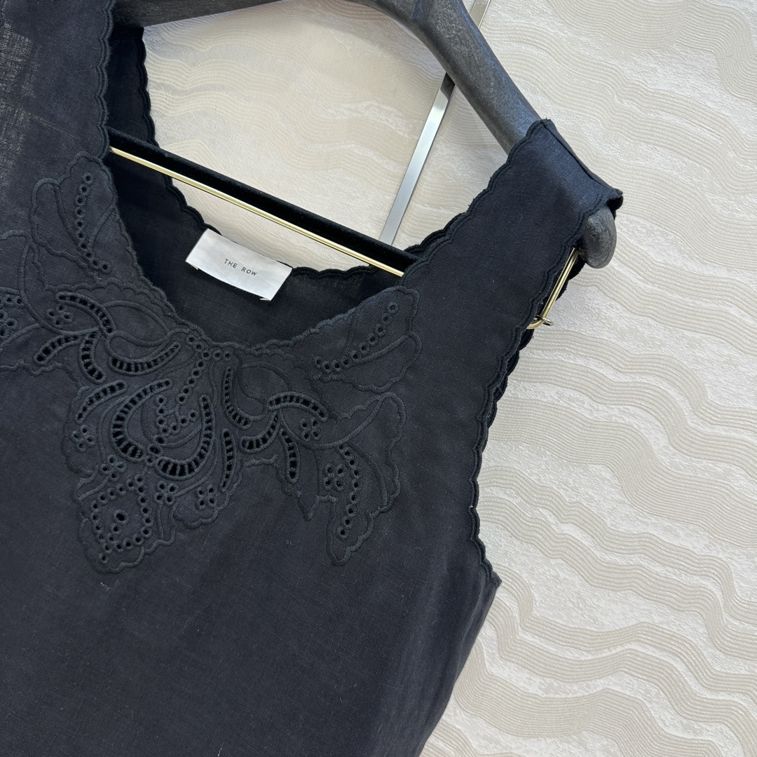 独家首发❤️原单品质，Row风长期主义。重工定位花缕空万针刺绣亚麻背心！气质度假风。前后全定位包边立体刺