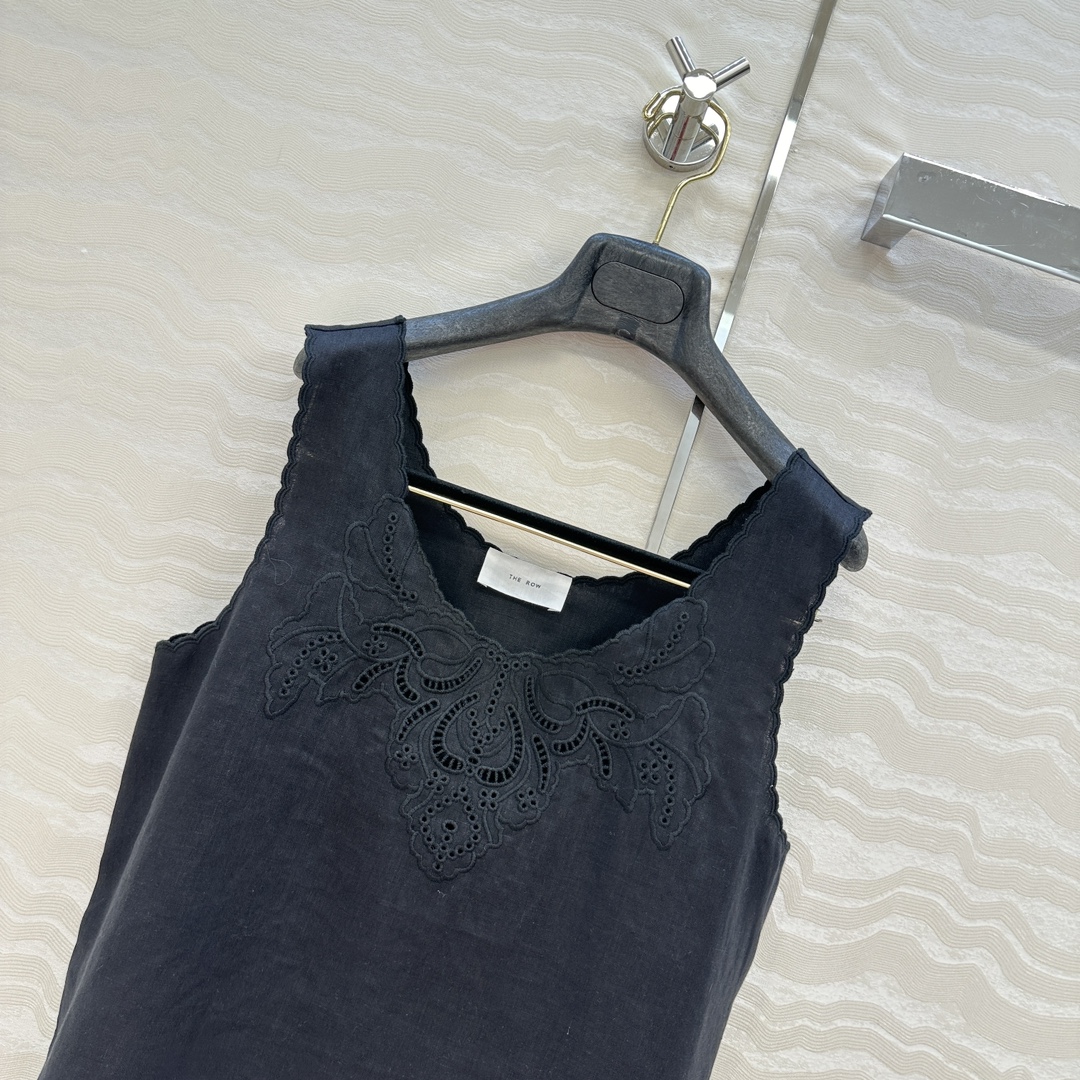 独家首发❤️原单品质，Row风长期主义。重工定位花缕空万针刺绣亚麻背心！气质度假风。前后全定位包边立体刺