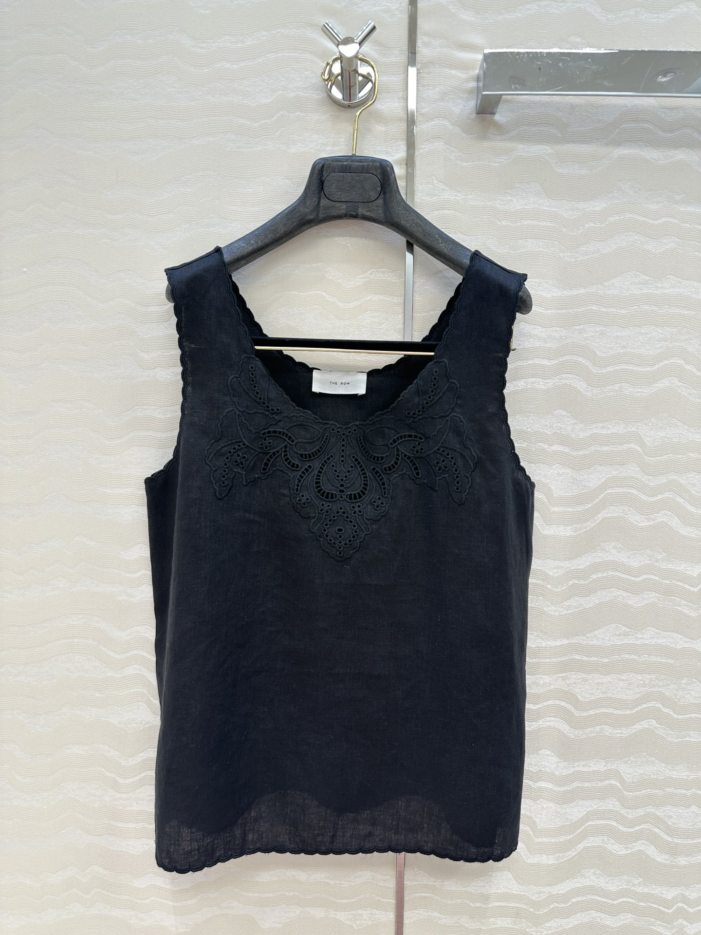 独家首发❤️原单品质，Row风长期主义。重工定位花缕空万针刺绣亚麻背心！气质度假风。前后全定位包边立体刺
