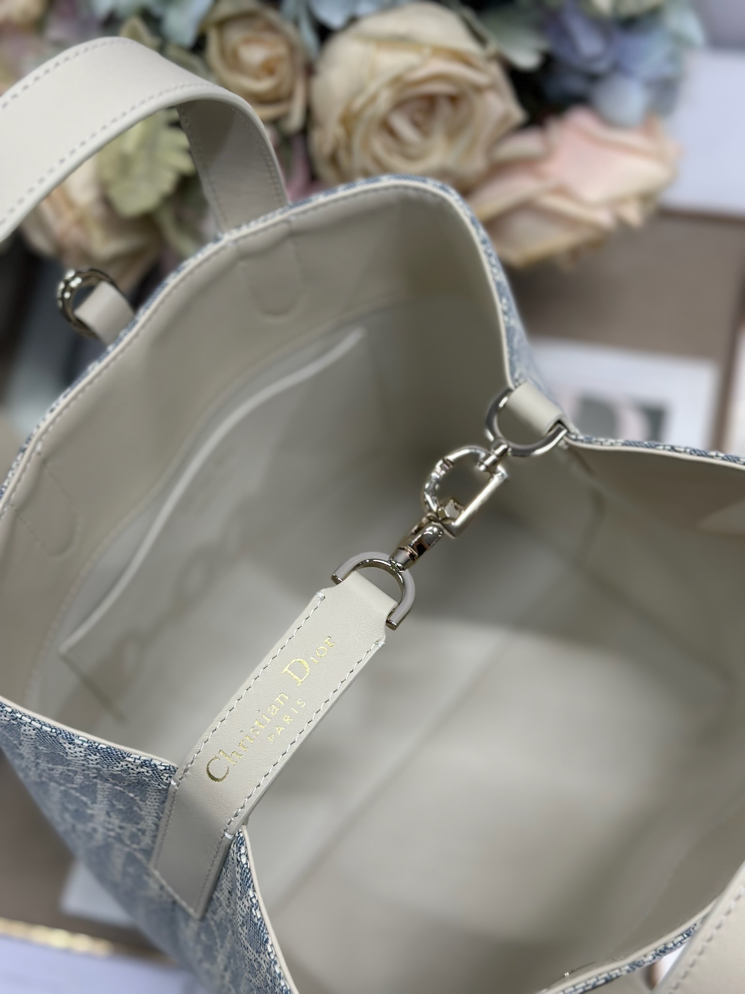 Dior Toujours Vertical Bag: Gray Oblique Jacquard, Medium Size, Detachable Strap 7 i1748573422 2916 5