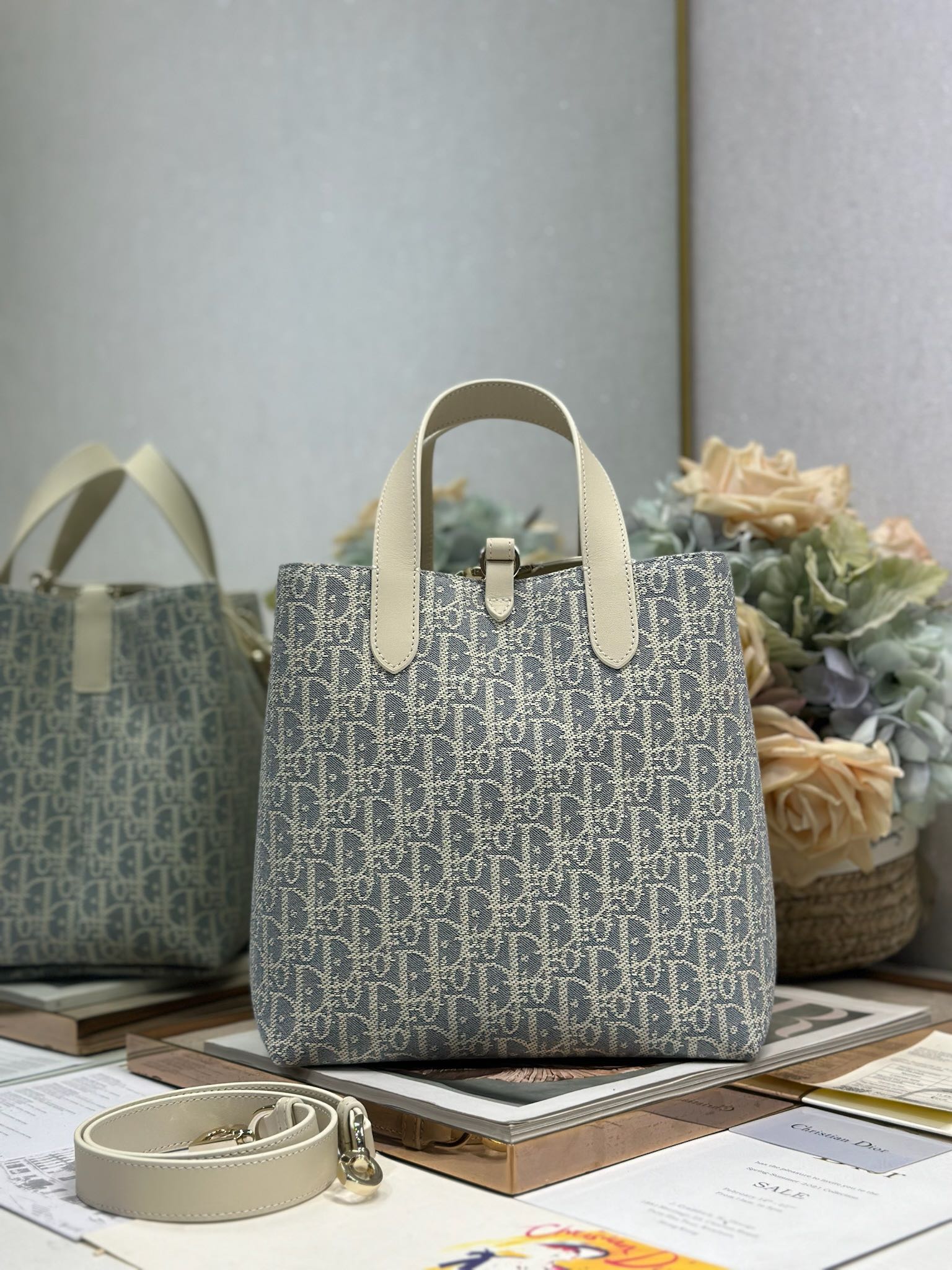 Dior Toujours Vertical Bag: Gray Oblique Jacquard, Medium Size, Detachable Strap 5 i1748573422 586 3