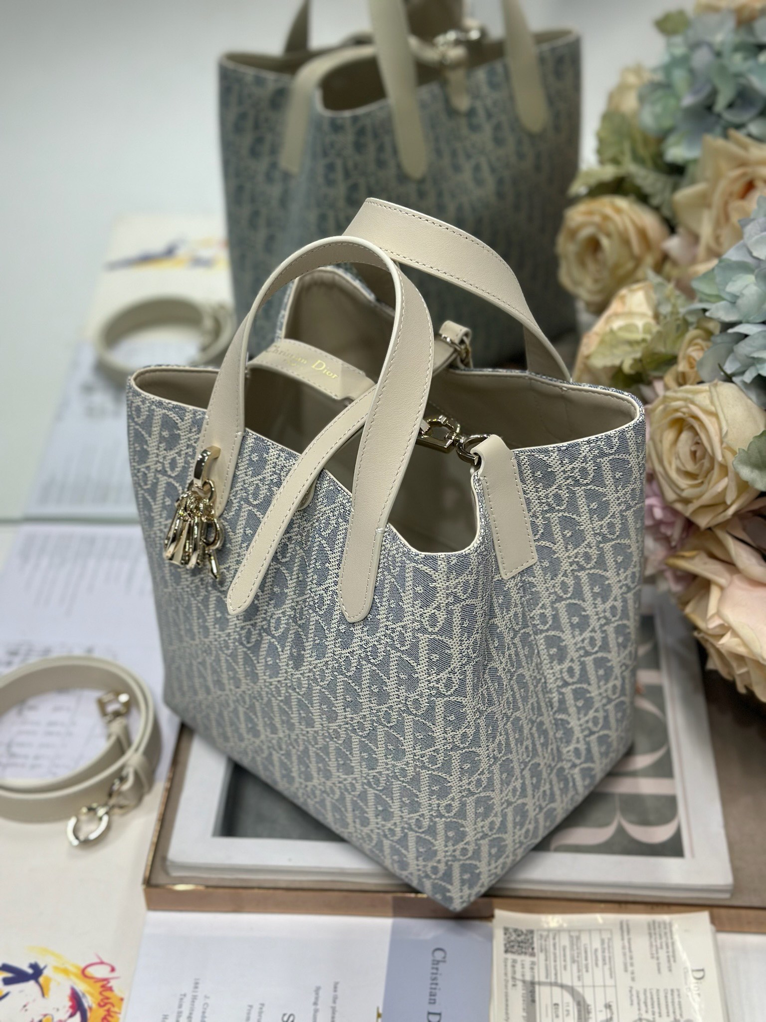 Dior Toujours Vertical Bag: Gray Oblique Jacquard, Medium Size, Detachable Strap 2 i1748573422 6673 1