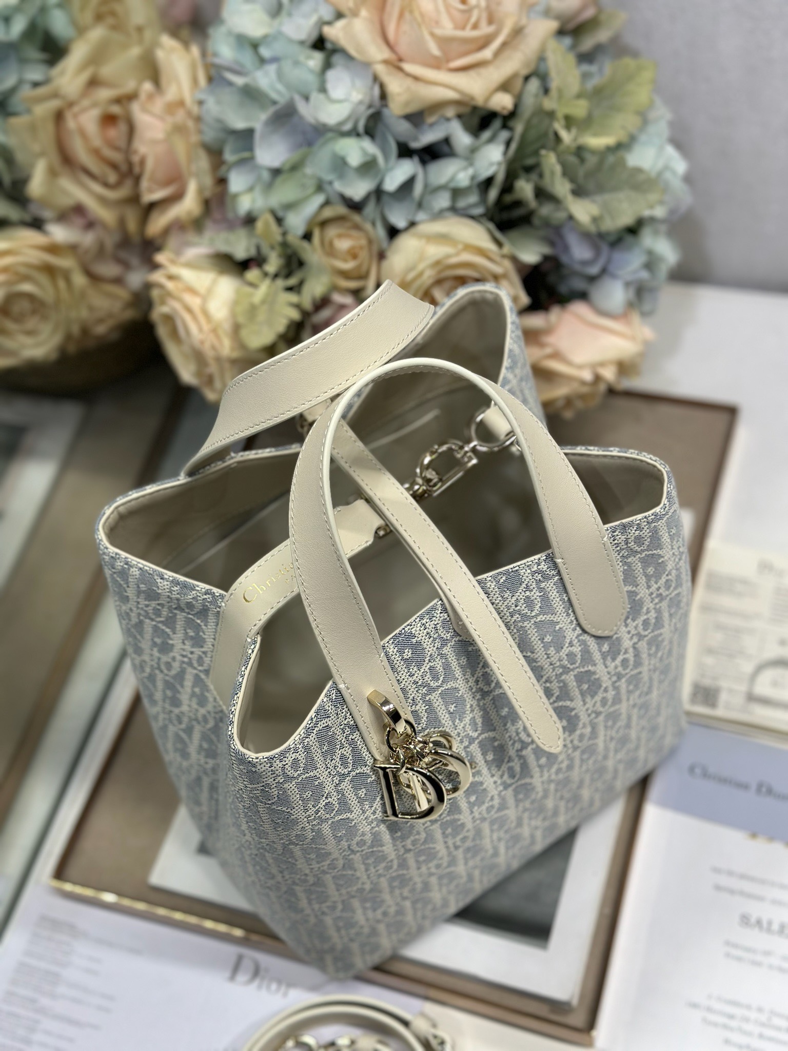 Dior Toujours Vertical Bag: Gray Oblique Jacquard, Medium Size, Detachable Strap 3 i1748573422 7195 8