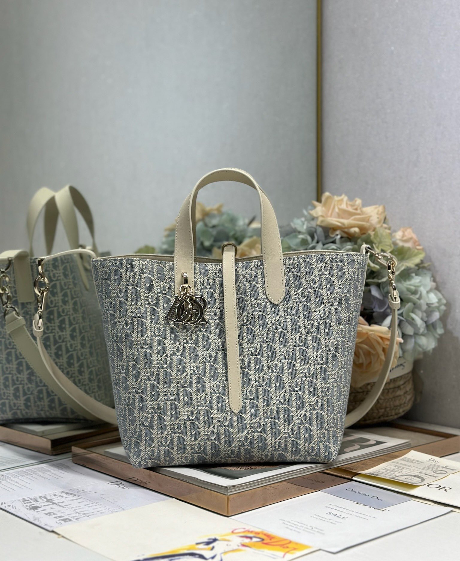 Dior Toujours Vertical Bag: Gray Oblique Jacquard, Medium Size, Detachable Strap 1 i1748573422 8922 0
