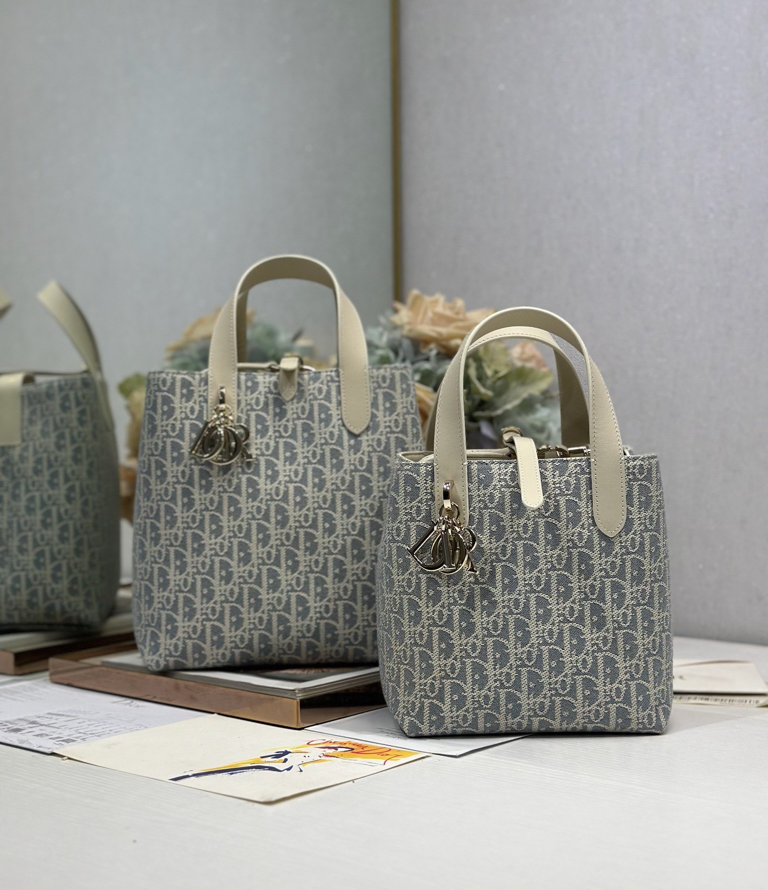 NO:385021,Toujours vertical handbag #gray D cloth_ Comparison chart of size √ Model 2836, Dior, dior19860909Toujours 竖版手袋#灰D布_ 大小号对比图√  型号2836,迪奥,dior,Bag