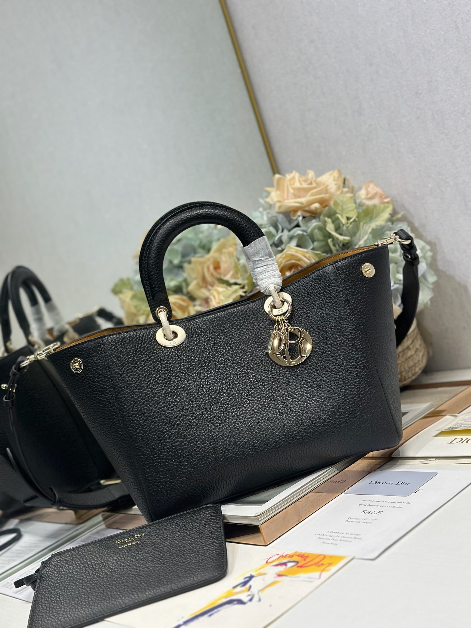 Dior Toujours Medium Black Leather Handbag with CD Lock and Adjustable Straps 3 i1748575262 1158 1