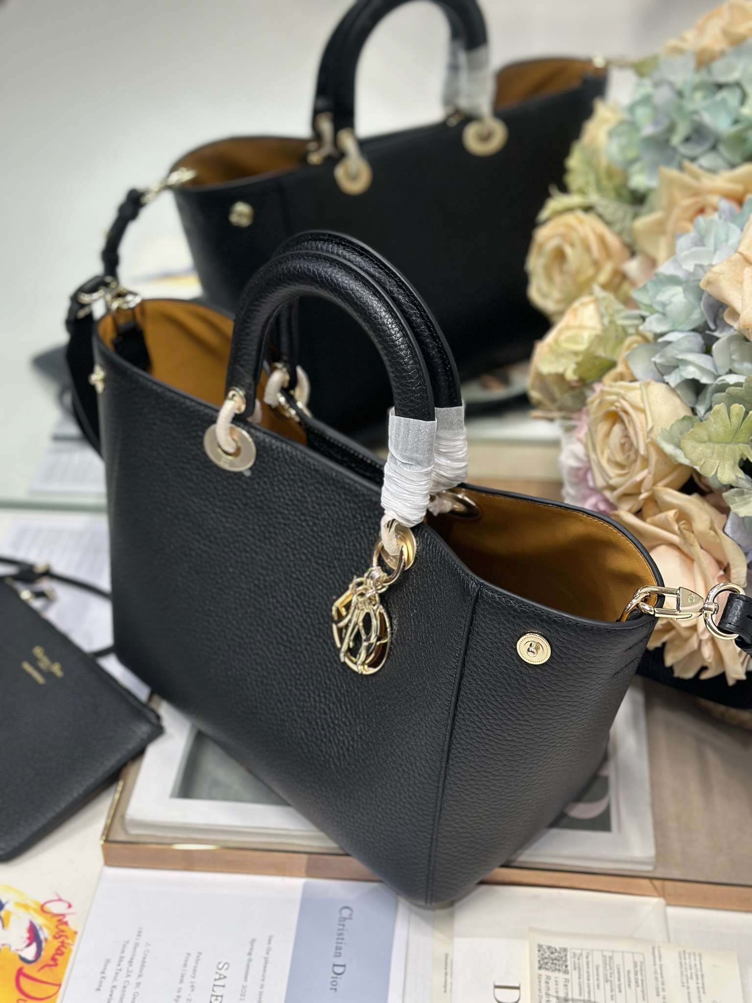 Dior Toujours Medium Black Leather Handbag with CD Lock and Adjustable Straps 4 i1748575262 5754 2