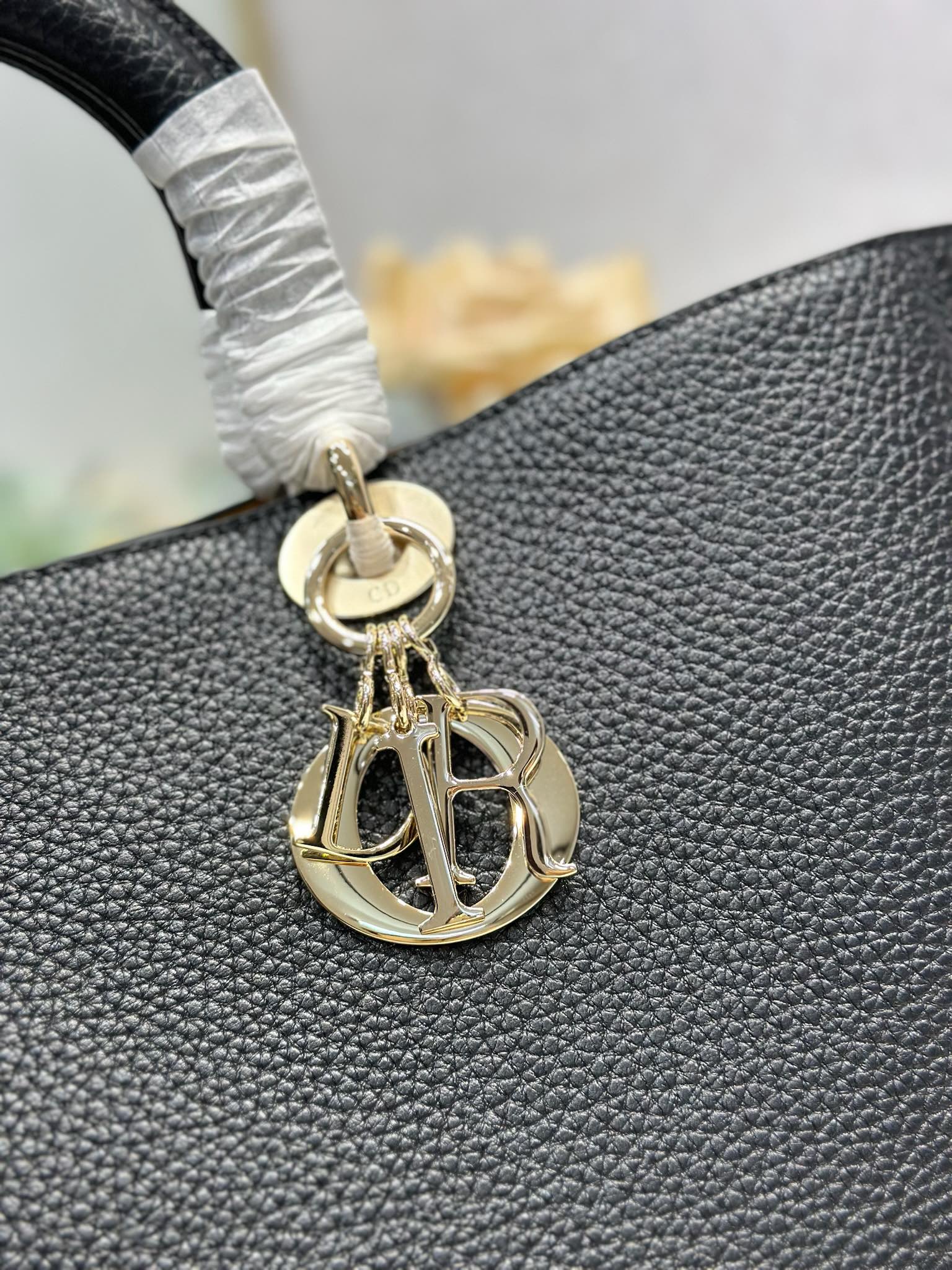 Dior Toujours Large Bag Black Lychee Grain Leather - Stylish & Functional 5 i1748575461 5854 3