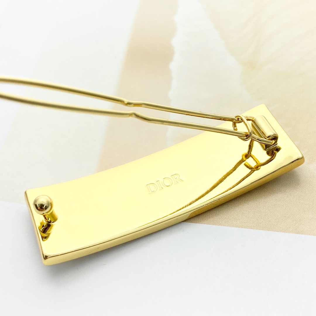 “Dior CODE Series Hairpins: Unique Black Gold Design with Small Diamond Accent” - 图片 6