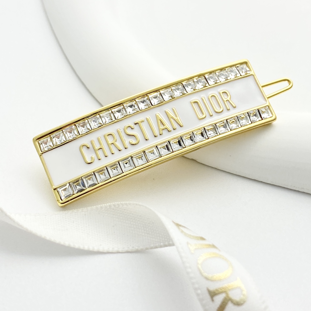 “Dior CODE Series Hairpins: Platinum Hairpins with Diamond Detailing and Christian Dior Logo” - 图片 7