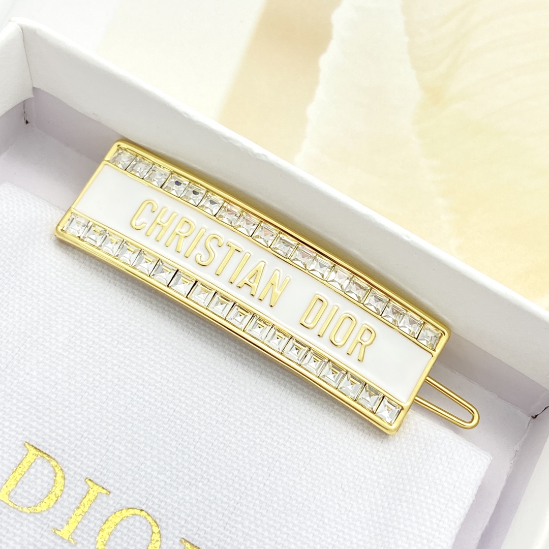 “Dior CODE Series Hairpins: Platinum Hairpins with Diamond Detailing and Christian Dior Logo” - 图片 3