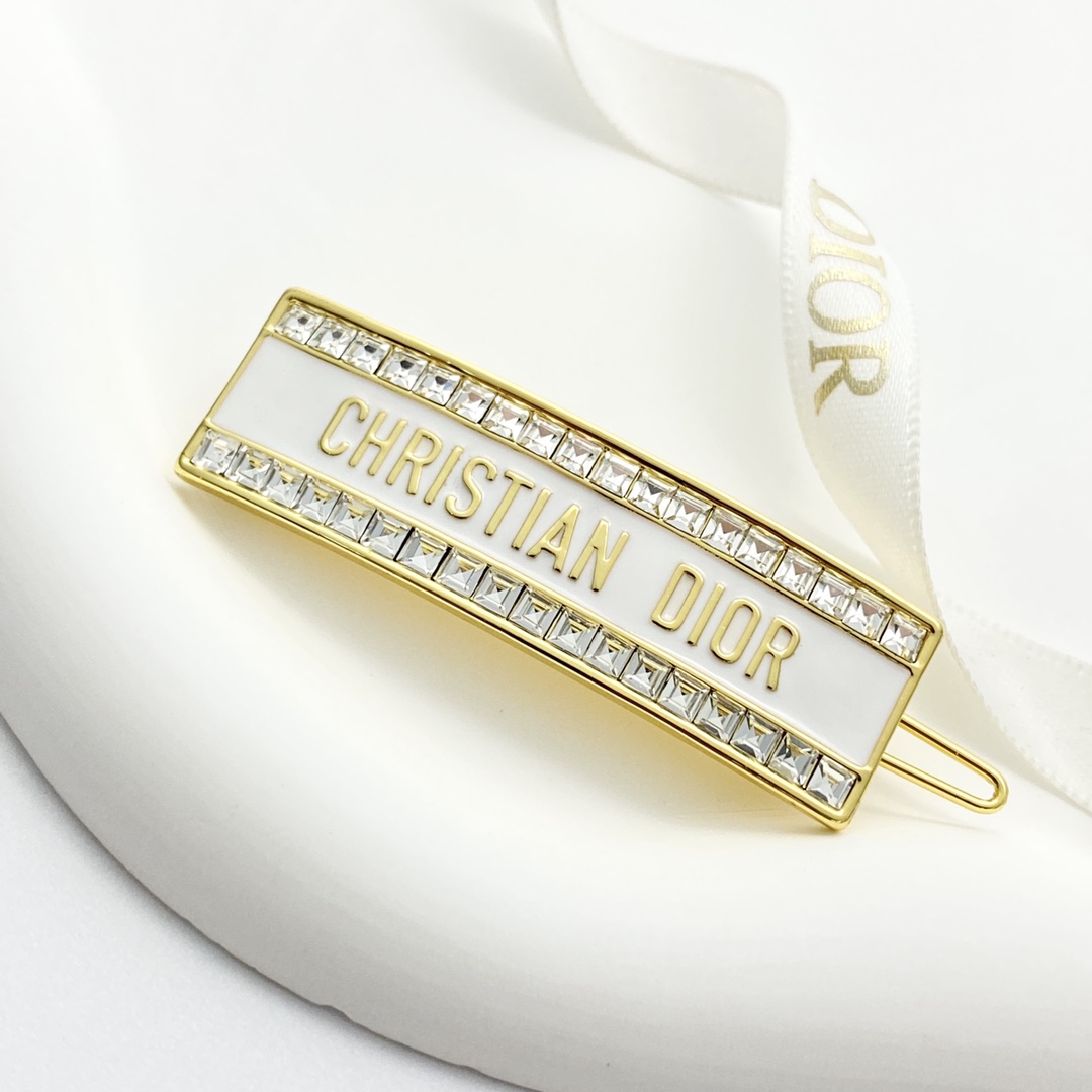“Dior CODE Series Hairpins: Platinum Hairpins with Diamond Detailing and Christian Dior Logo” - 图片 2