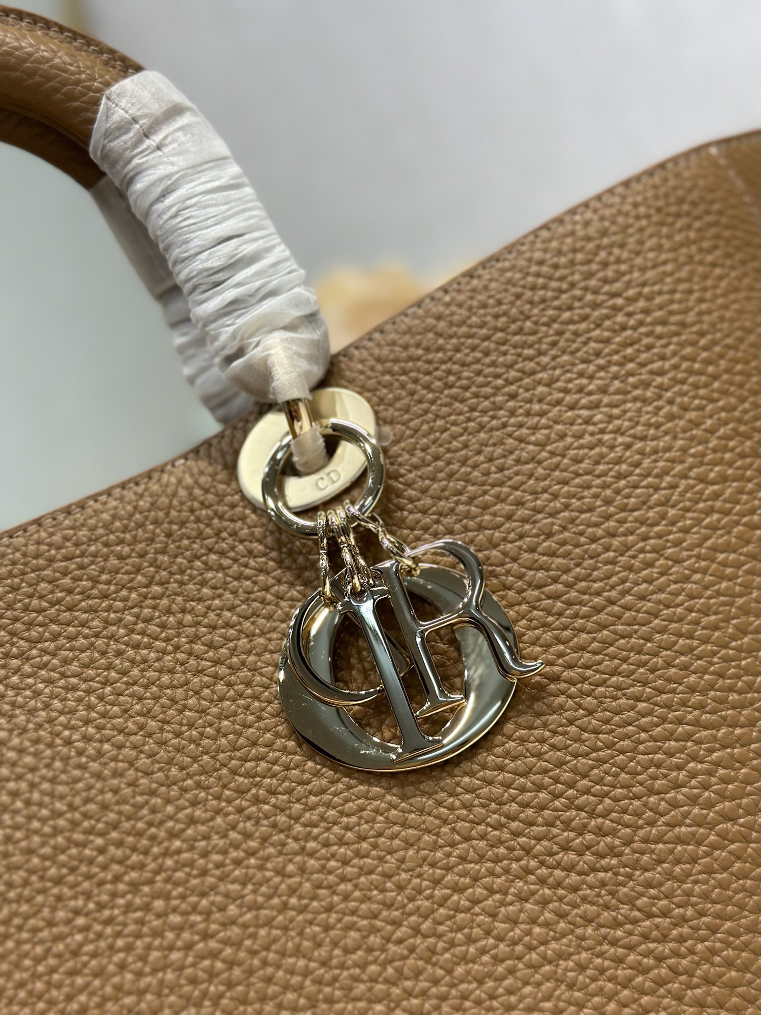 Dior Toujours Large Bag: Brown Grained Calfskin Leather, CD Lock, and Charm 5 i1748594050 1676 3
