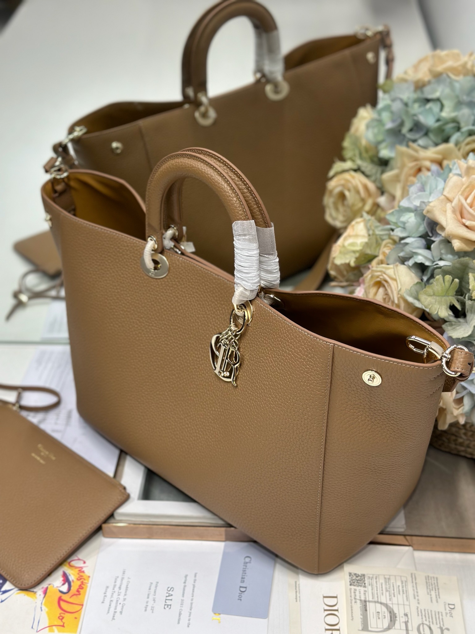 Dior Toujours Large Bag: Brown Grained Calfskin Leather, CD Lock, and Charm 4 i1748594050 836 2