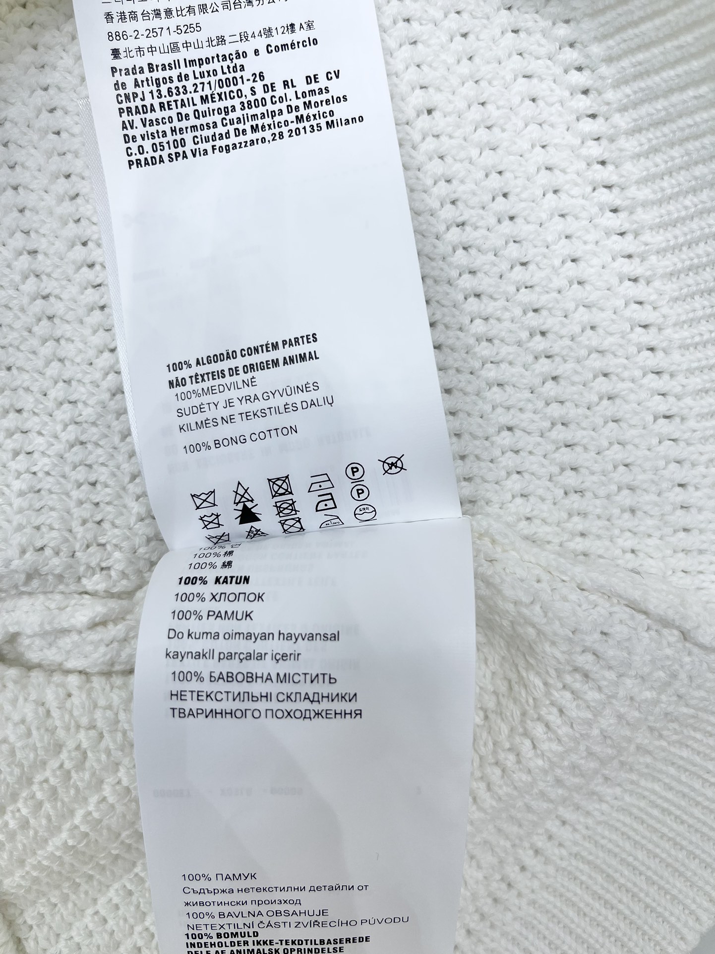 𝗠𝗜𝗨𝗠𝗜𝗨*  缪家新款条纹修身针织迷你裙

👗这条迷你裙的设计，简直是太合我心意了！👀 经典的条纹元
